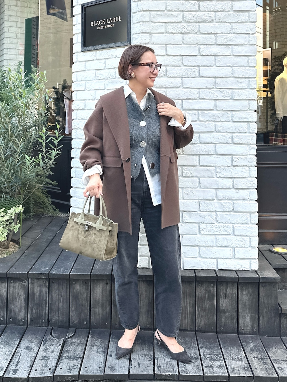「オフィスカジュアル、秋服準備はじめました、秋カラー、大人女子、秋冬コーデ、大人かわいい、ママファッション、最旬ブラウンコーデ、秋、秋服コーデ、オトナカジュアル」｜「NOLLEY’S SophiのSUPER140リバーショールコート（その他アウター、ブラウン系）」を使った、nol matsubaさん（骨格ナチュラル・レディース・167cm）の秋コーディネートの4枚目の写真