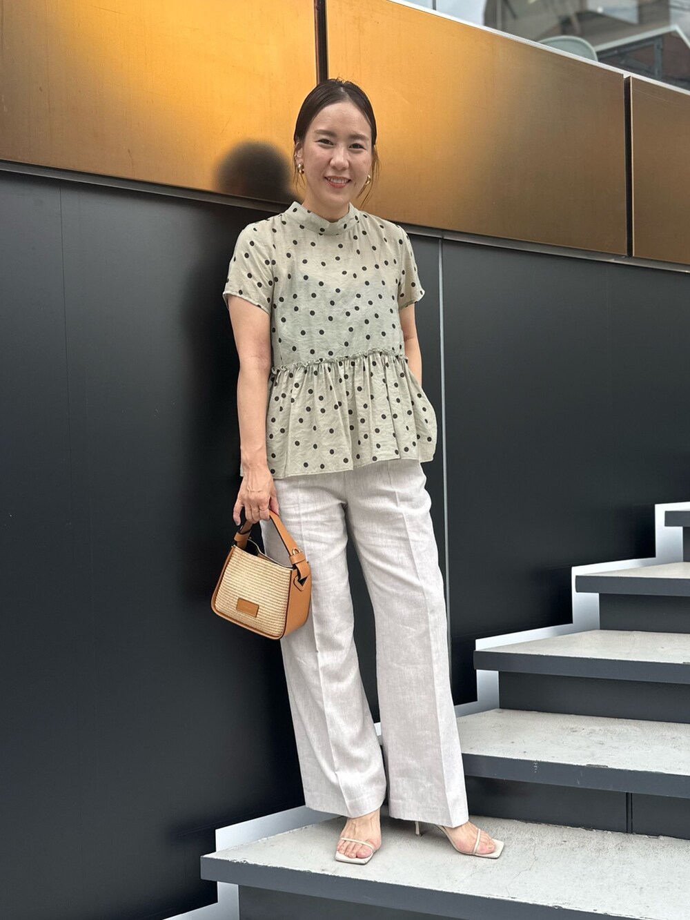 「大人カジュアル、シンプルコーデ、キレイめコーデ、オフィスカジュアル、ブラウス、ドット、ドット柄、フリル、フリルトップス」｜「NOLLEY’Sの◇【WEB限定】ペプラムシアードットブラウス（シャツ/ブラウス、ブラック系）」を使った、nol matsubaさん（レディース・167cm）の夏コーディネートの5枚目の写真