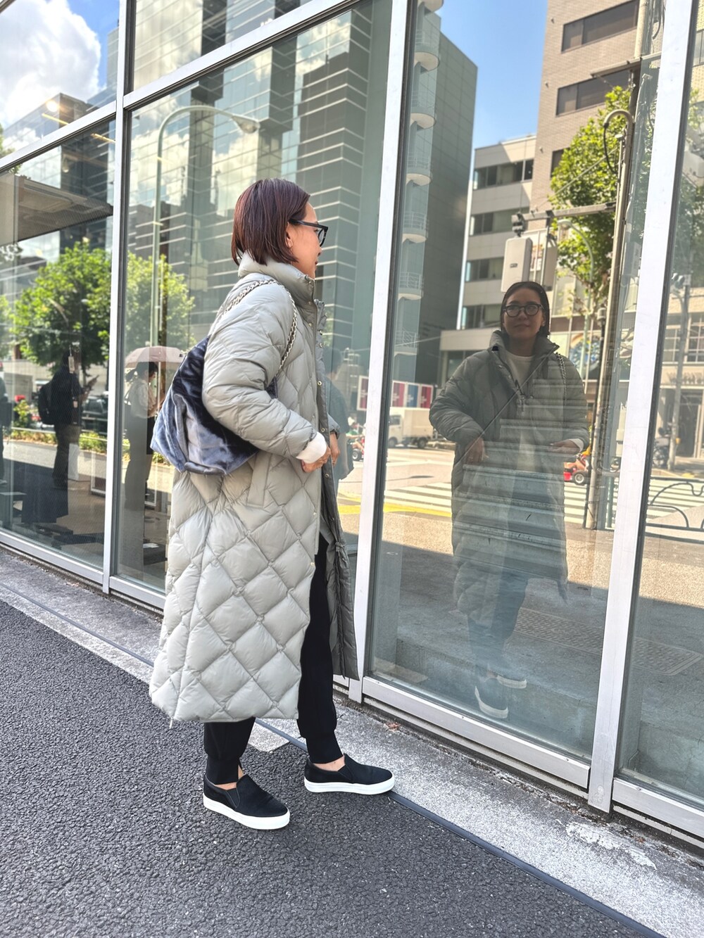 「淡色コーデ、オトナ女子、楽チンコーデ、カジュアルコーデ、秋冬コーデ、大人女子、休日スタイル」｜「NOLLEY’Sの◇【WEB限定】ロゴインターシャ2WAYクルーネックカーディガン（カーディガン/ボレロ、ホワイト系）」を使った、nol matsubaさん（レディース・167cm）の夏コーディネートの8枚目の写真