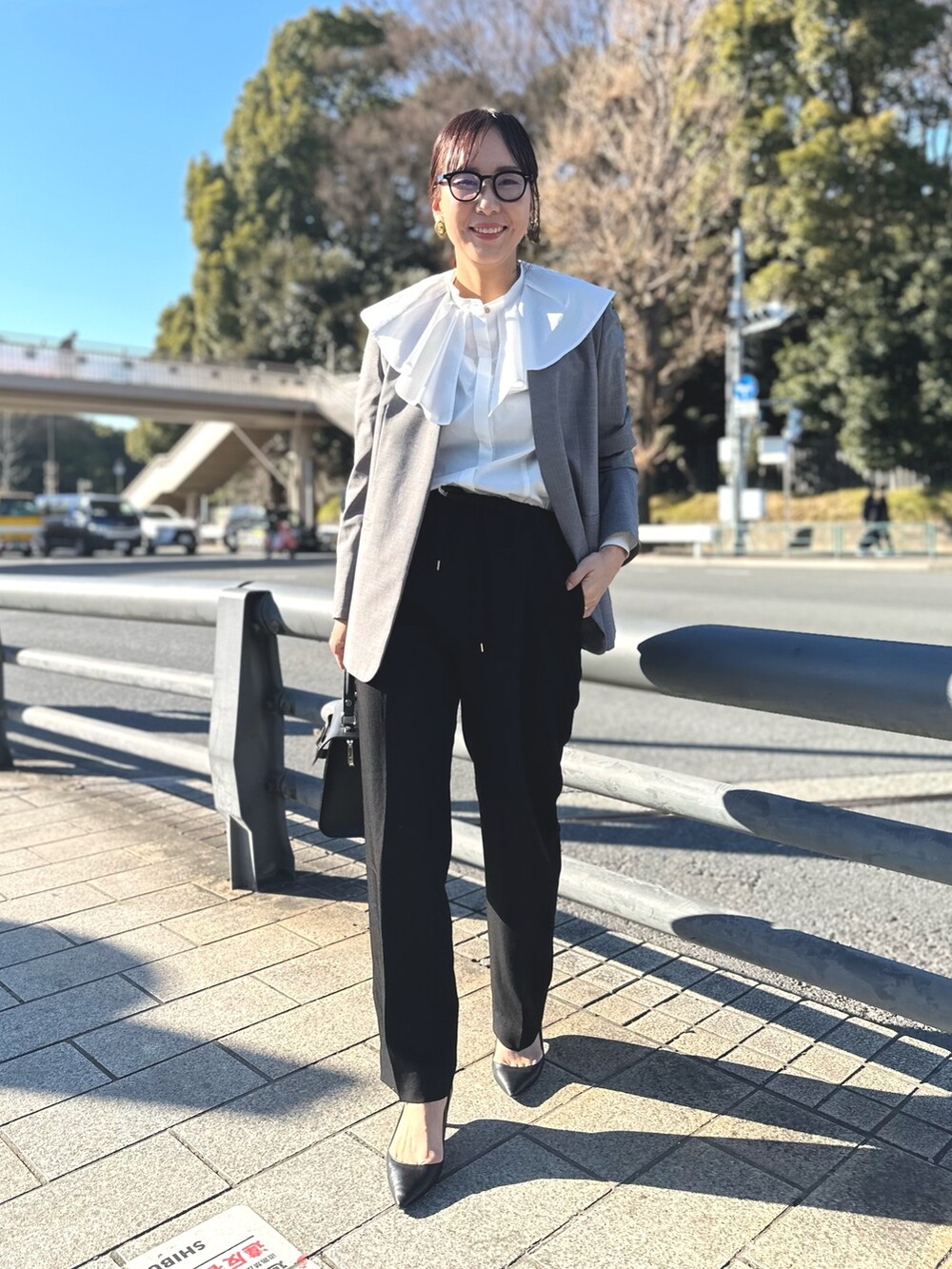 「セレモニー、セレモニーコーデ、大人女子、きれいめコーディネート、ママコーデ、ママファッション」｜「NOLLEY’S Sophiのラッフルカラーシャツブラウス（シャツ/ブラウス、ホワイト系）」を使った、nol matsubaさん（レディース・167cm）の冬コーディネートの3枚目の写真