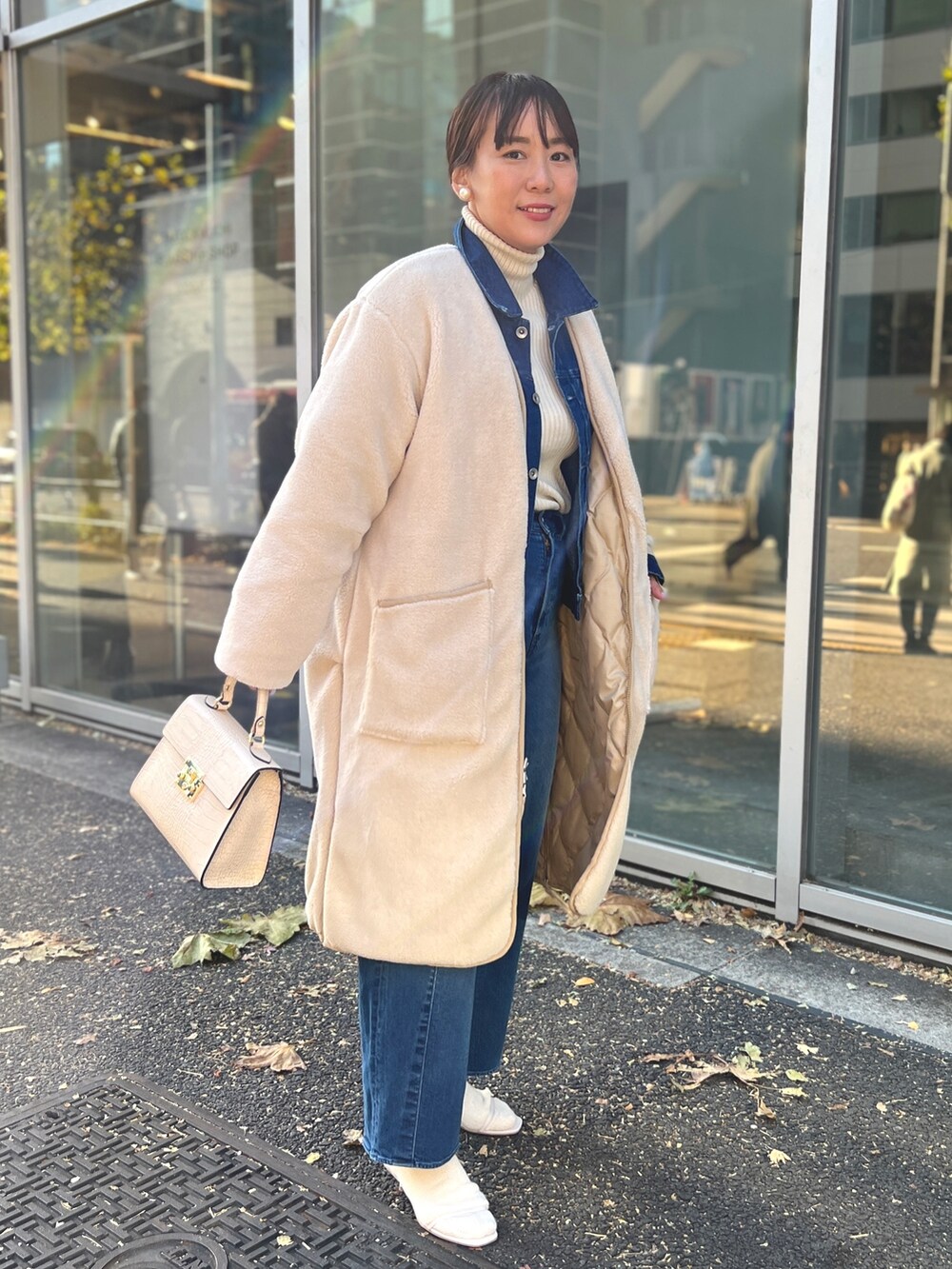 「レイヤードスタイル、休日スタイル、カジュアルコーデ、冬コーデ、冬アウター、大人コーデ、キルティング、キレイめカジュアル、高身長女子、ボアコート」｜「TAIONの◇【WEB限定】【TAION/タイオン】別注ミリタリーリバーシブルロングダウン（ダウンジャケット/コート、ベージュ系）」を使った、nol matsubaさん（レディース・167cm）の冬コーディネートの4枚目の写真
