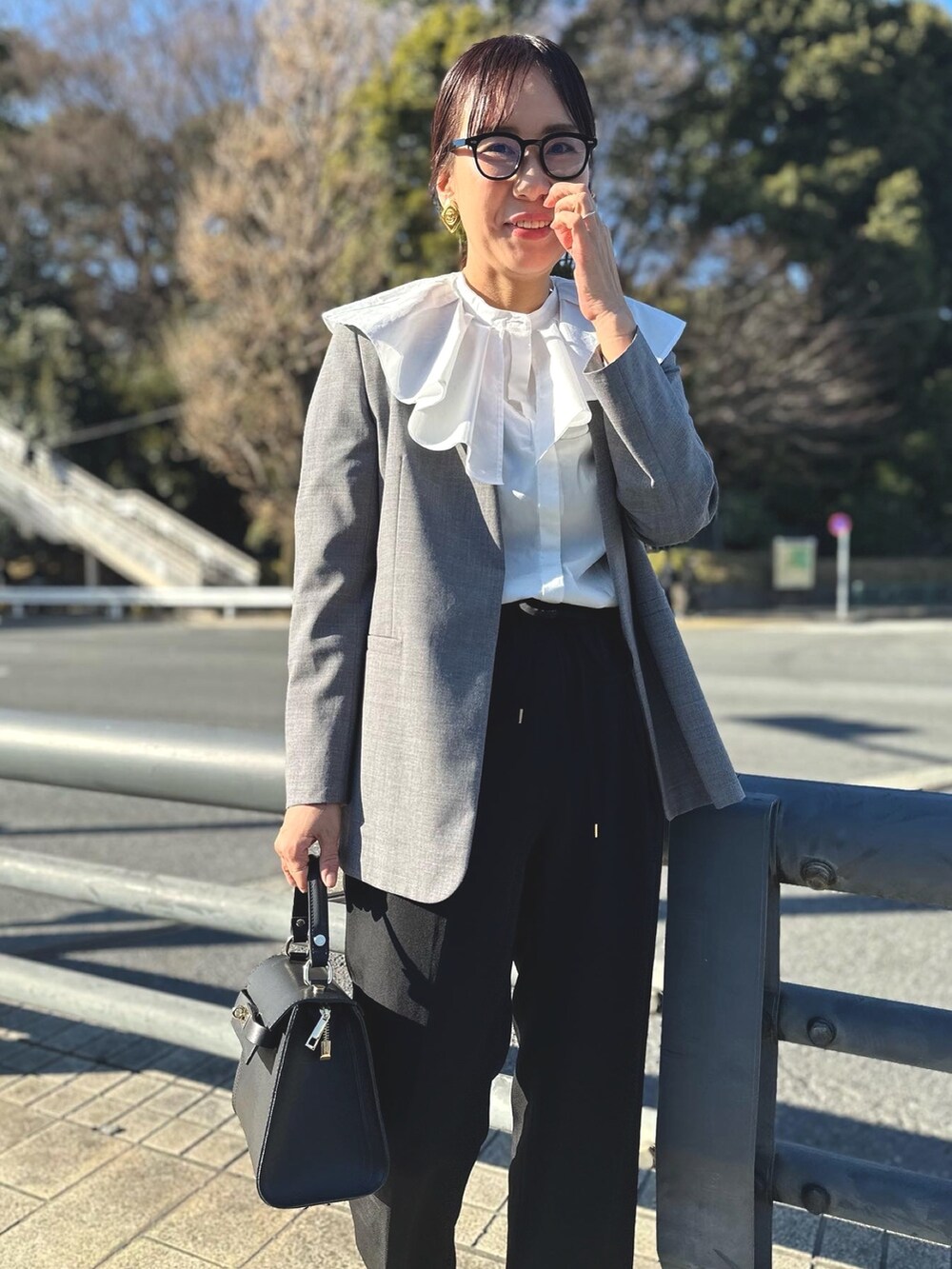 「セレモニー、セレモニーコーデ、大人女子、きれいめコーディネート、ママコーデ、ママファッション」｜「NOLLEY’S Sophiのラッフルカラーシャツブラウス（シャツ/ブラウス、ホワイト系）」を使った、nol matsubaさん（レディース・167cm）の冬コーディネートの2枚目の写真