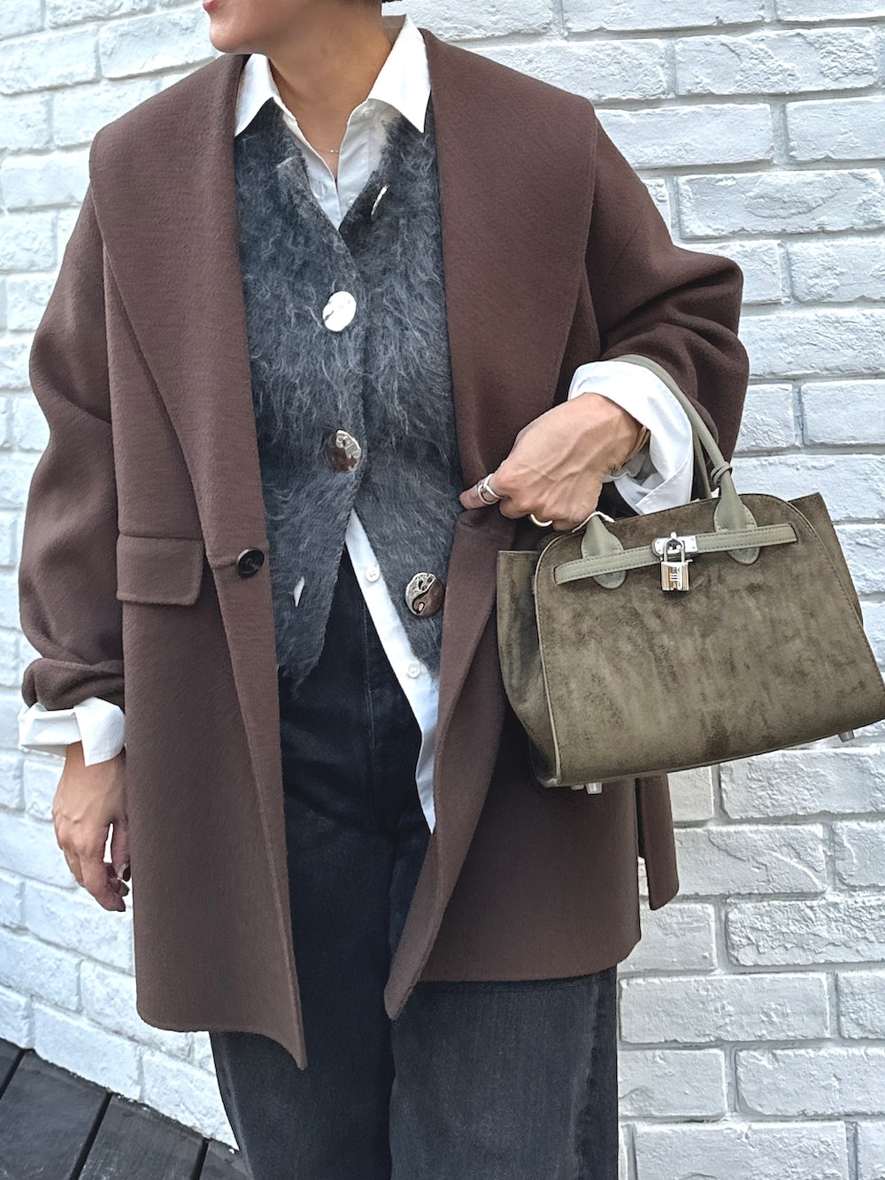 「オフィスカジュアル、秋服準備はじめました、秋カラー、大人女子、秋冬コーデ、大人かわいい、ママファッション、最旬ブラウンコーデ、秋、秋服コーデ、オトナカジュアル」｜「NOLLEY’S SophiのSUPER140リバーショールコート（その他アウター、ブラウン系）」を使った、nol matsubaさん（骨格ナチュラル・レディース・167cm）の秋コーディネートの7枚目の写真