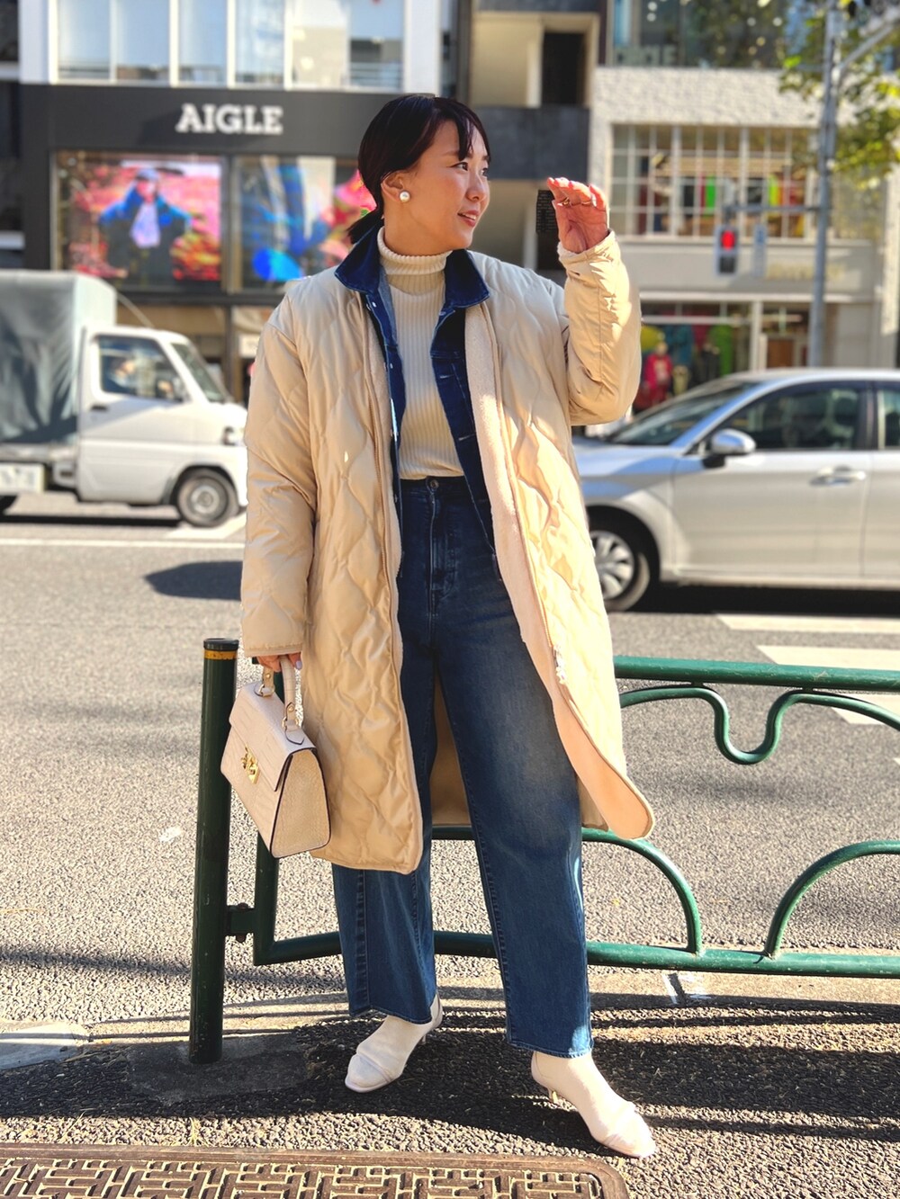 「レイヤードスタイル、休日スタイル、カジュアルコーデ、冬コーデ、冬アウター、大人コーデ、キルティング、キレイめカジュアル、高身長女子、ボアコート」｜「TAIONの◇【WEB限定】【TAION/タイオン】別注ミリタリーリバーシブルロングダウン（ダウンジャケット/コート、ベージュ系）」を使った、nol matsubaさん（レディース・167cm）の冬コーディネートの3枚目の写真