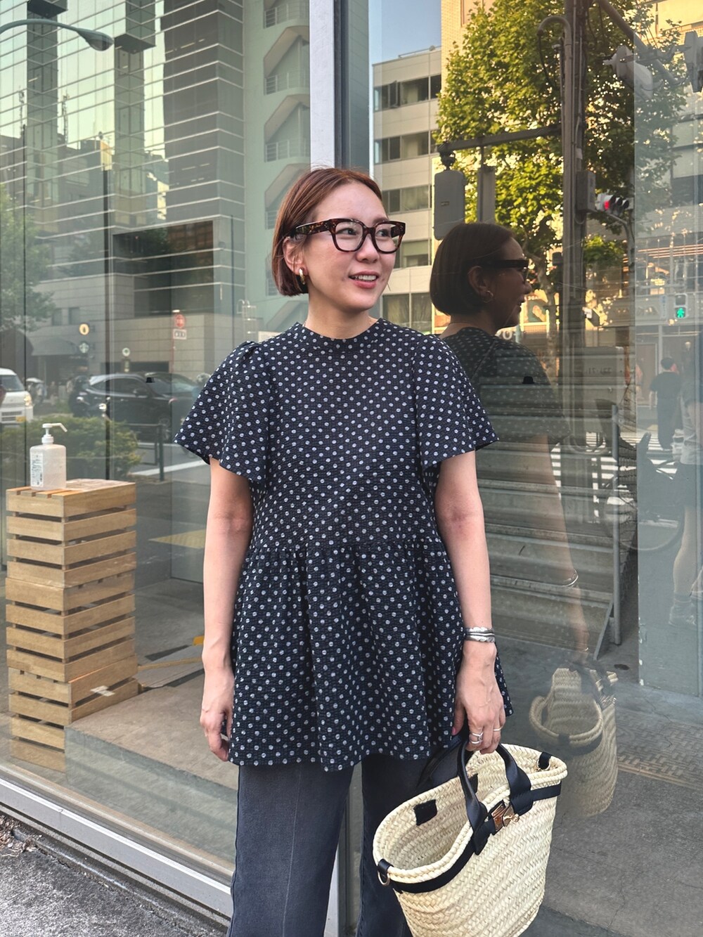 「夏コーデ、大人カジュアル、オトナ女子、大人かわいい、高身長コーデ」｜「NOLLEY’Sのミラクルウェーブ2WAYペプラムブラウス（シャツ/ブラウス、グレー系）」を使った、nol matsubaさん（レディース・167cm）の夏コーディネートの2枚目の写真