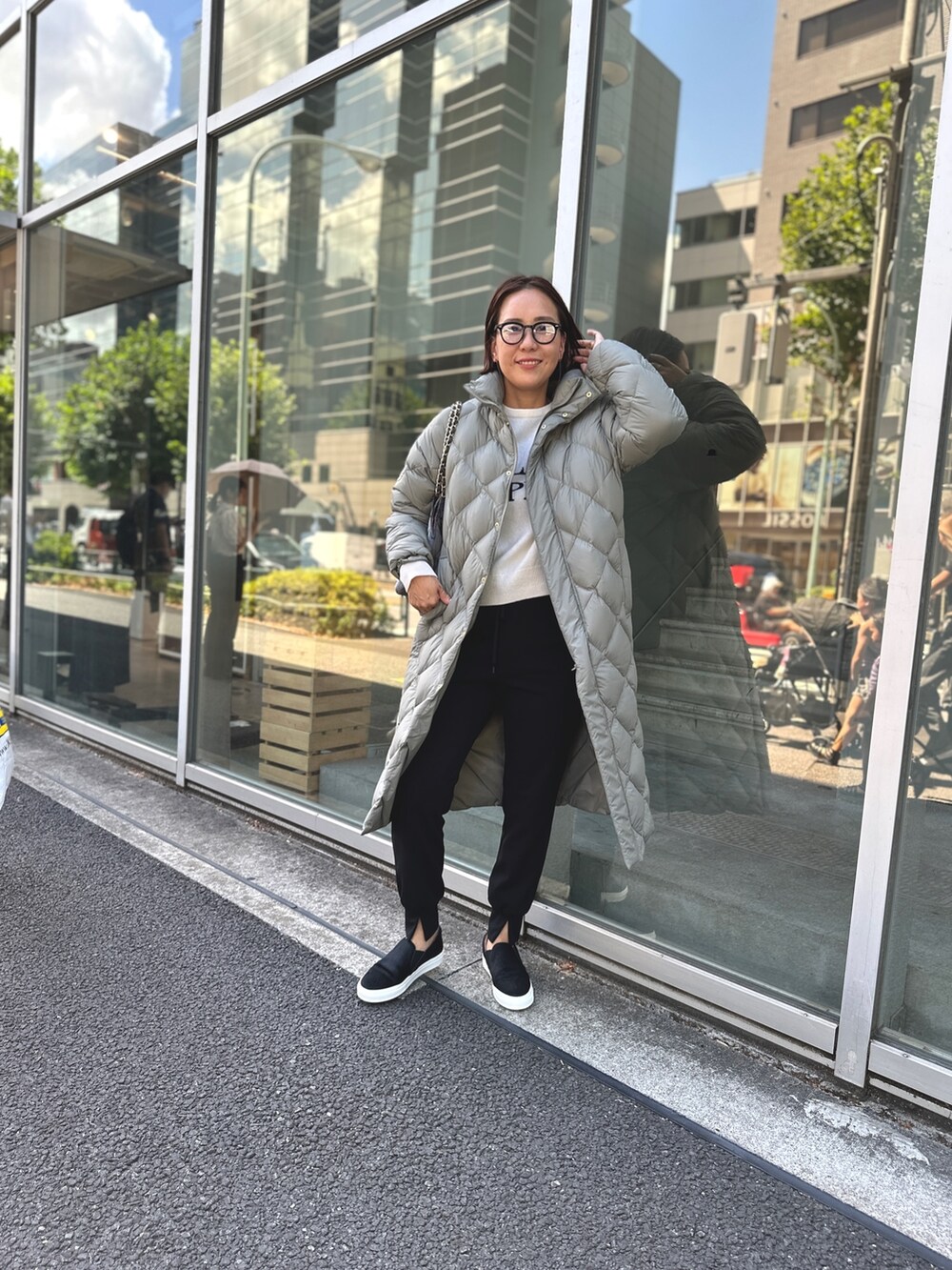 「淡色コーデ、オトナ女子、楽チンコーデ、カジュアルコーデ、秋冬コーデ、大人女子、休日スタイル」｜「NOLLEY’Sの◇【WEB限定】ロゴインターシャ2WAYクルーネックカーディガン（カーディガン/ボレロ、ホワイト系）」を使った、nol matsubaさん（レディース・167cm）の夏コーディネートの6枚目の写真
