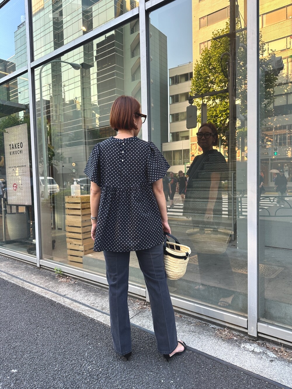 「夏コーデ、大人カジュアル、オトナ女子、大人かわいい、高身長コーデ」｜「NOLLEY’Sのミラクルウェーブ2WAYペプラムブラウス（シャツ/ブラウス、グレー系）」を使った、nol matsubaさん（レディース・167cm）の夏コーディネートの3枚目の写真