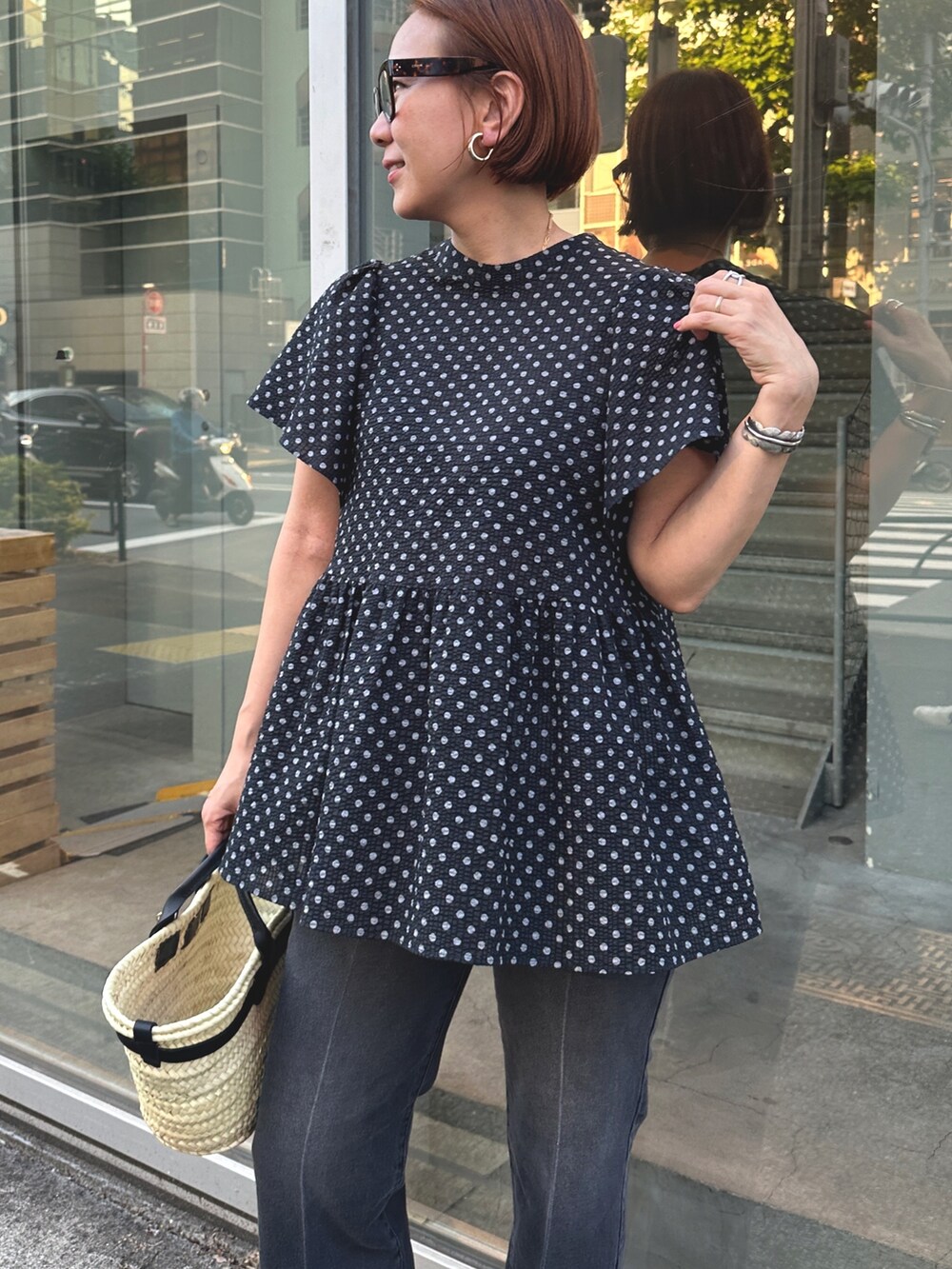 「夏コーデ、大人カジュアル、オトナ女子、大人かわいい、高身長コーデ」｜「NOLLEY’Sのミラクルウェーブ2WAYペプラムブラウス（シャツ/ブラウス、グレー系）」を使った、nol matsubaさん（レディース・167cm）の夏コーディネートの8枚目の写真