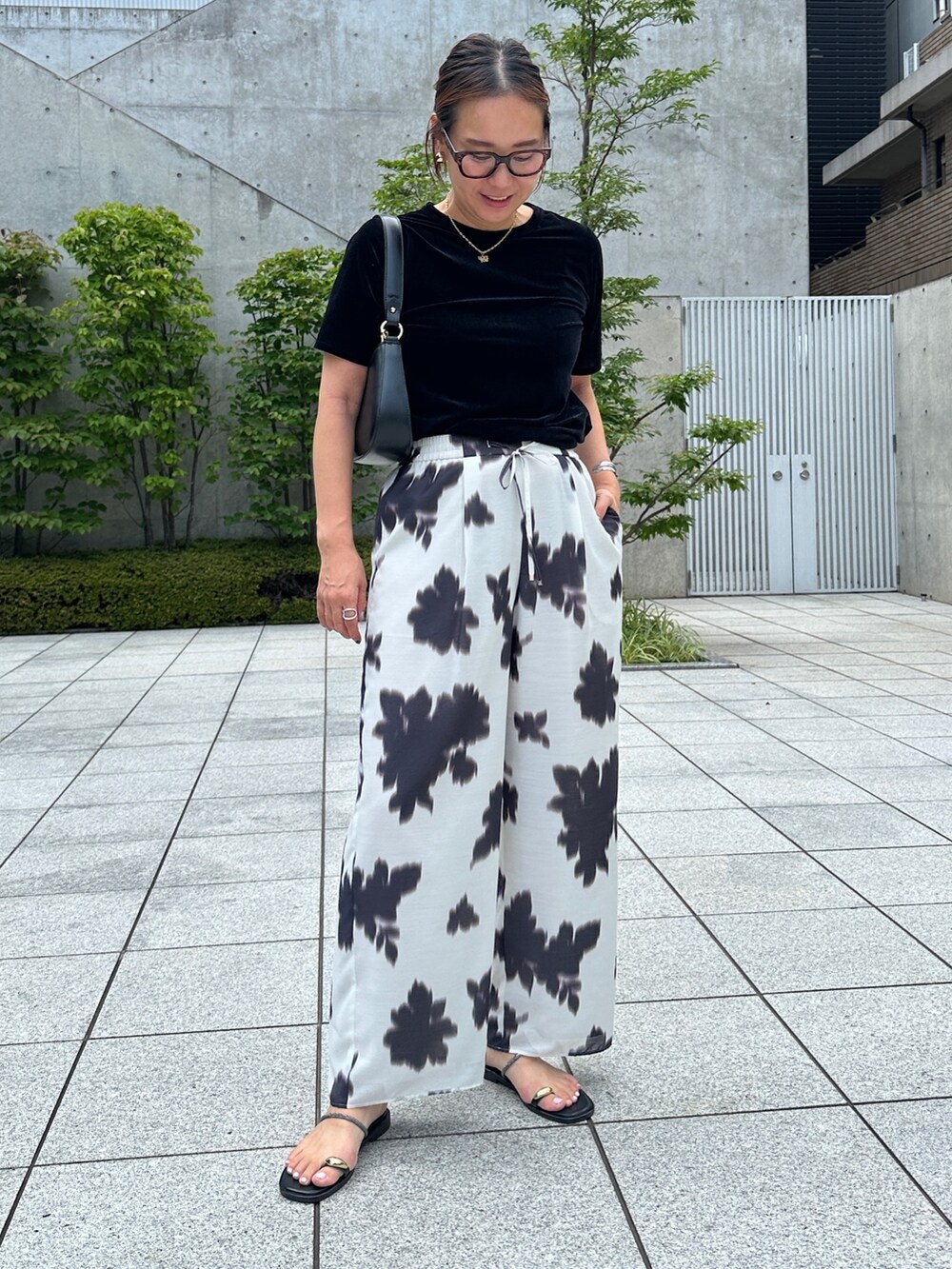 「夏コーデ、フェスコーデ、夏だ！Tシャツ着よう！、韓国ファッション、オトナ女子、モノモーン」｜「NOLLEY’SのシアーベロアTシャツ（Tシャツ/カットソー、ブラック系）」を使った、nol matsubaさん（レディース・167cm）の夏コーディネートの3枚目の写真