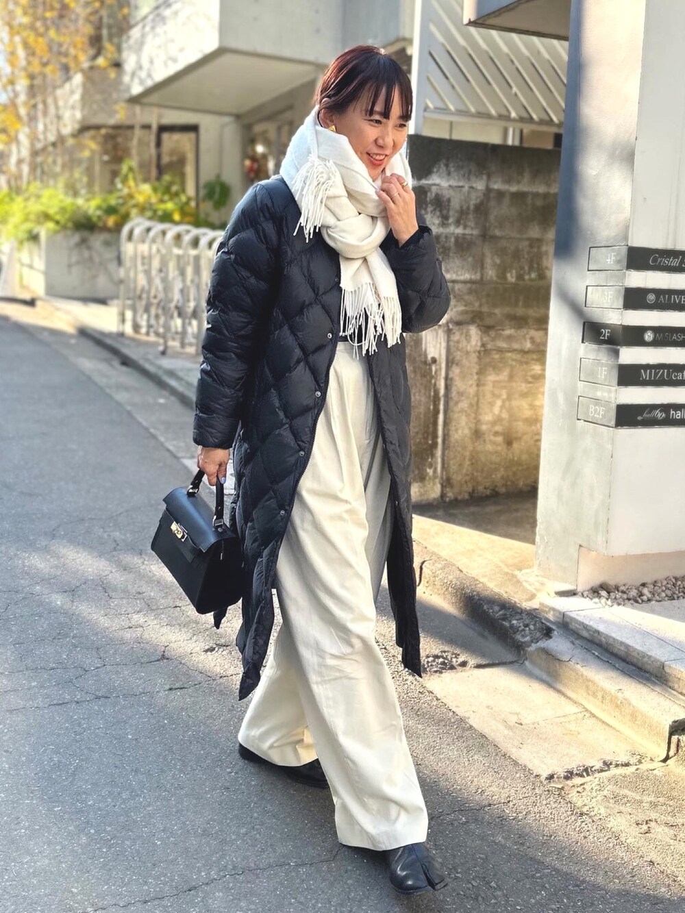 「大人女子、大人カジュアル、オトナ女子、シンプルスタイル、休日スタイル、#冬コーデ、モノトーンコーデ」｜「TAIONの◇【WEB限定】【TAION/タイオン】別注ダイヤキルトスタンドロングダウン（ダウンジャケット/コート、ブラック系）」を使った、nol matsubaさん（レディース・167cm）の冬コーディネートの2枚目の写真