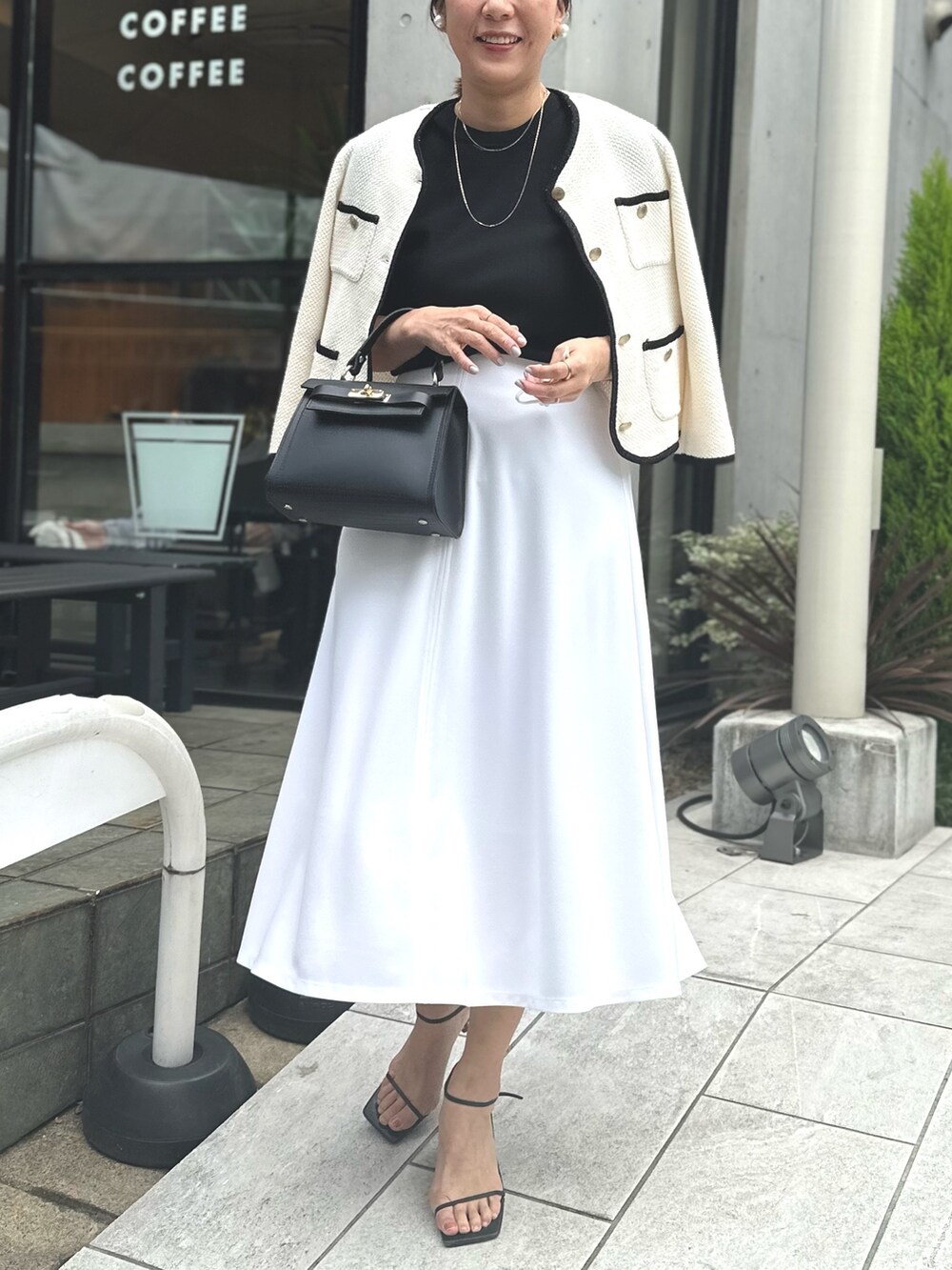 「お出かけコーデ、春コーデ、大人コーデ、大人かわいい、ママコーデ、高身長コーデ、セレモニー」｜「NOLLEY’S Sophiの《手洗い可能》カラミツイードパイピングジャケット（ノーカラージャケット、ホワイト系）」を使った、nol matsubaさん（レディース・167cm）の春コーディネートの2枚目の写真