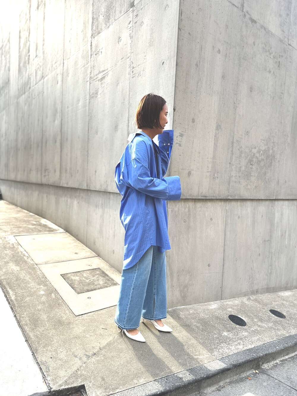 「お出かけコーデ、デニム、シンプルコーデ、休日スタイル、春ファッション、おでかけコーデ、ママファッション、オトナカジュアル、オトナ女子」｜「Rie Millerのスリットフレアハイウエストデニム（デニムパンツ、ブルー系）」を使った、nol matsubaさん（レディース・167cm）の冬コーディネートの3枚目の写真
