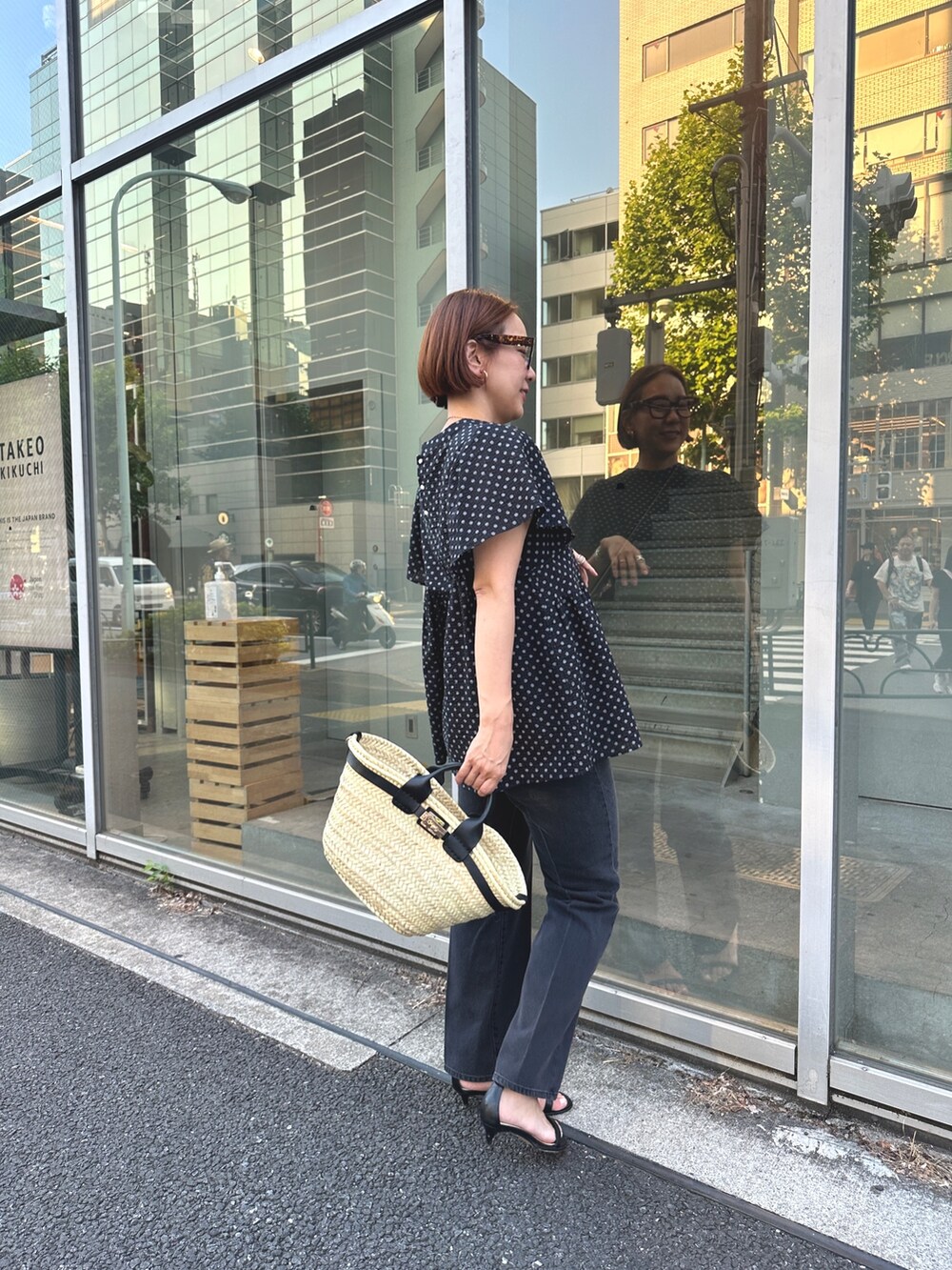 「夏コーデ、大人カジュアル、オトナ女子、大人かわいい、高身長コーデ」｜「NOLLEY’Sのミラクルウェーブ2WAYペプラムブラウス（シャツ/ブラウス、グレー系）」を使った、nol matsubaさん（レディース・167cm）の夏コーディネートの5枚目の写真