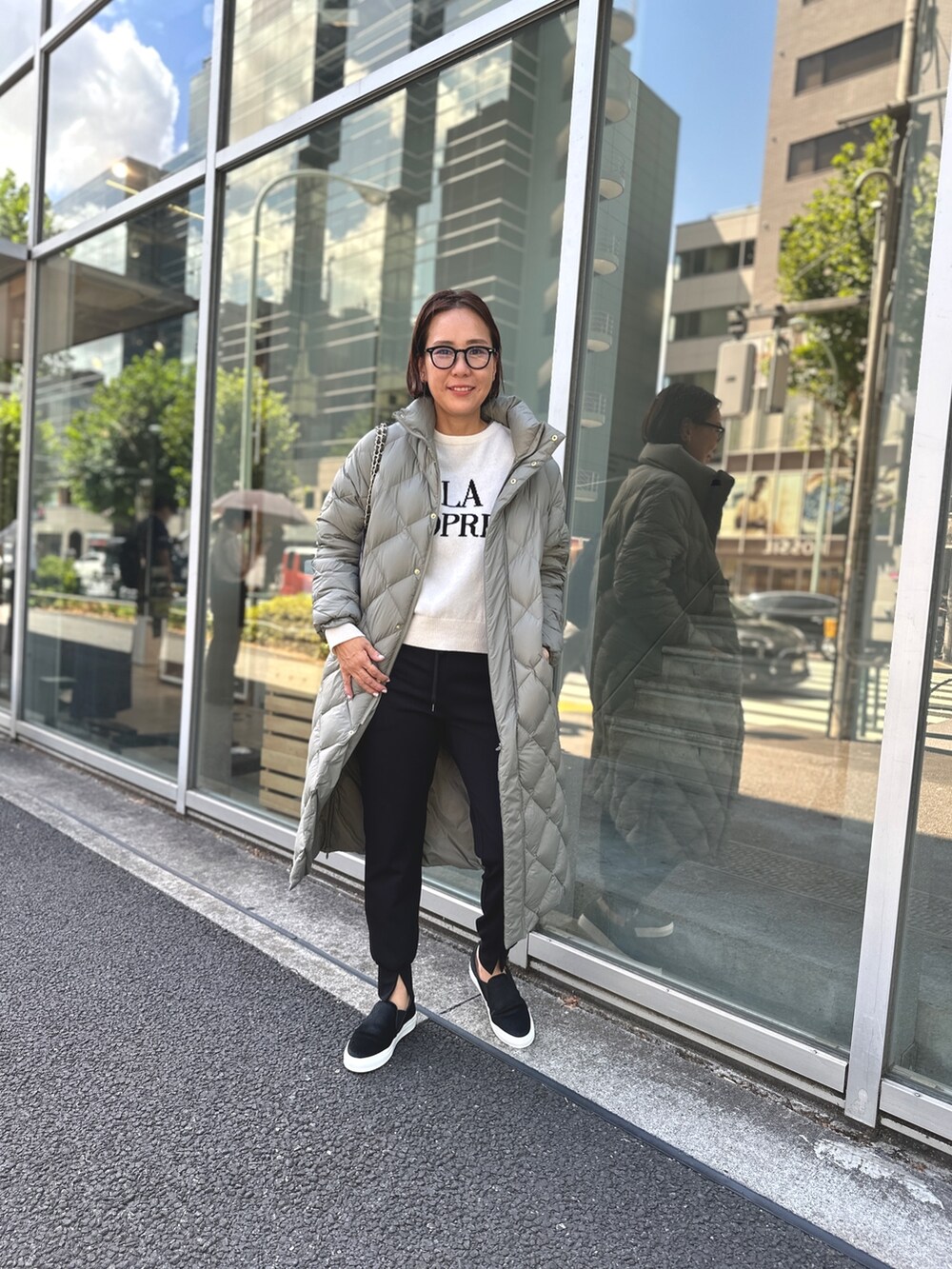 「淡色コーデ、オトナ女子、楽チンコーデ、カジュアルコーデ、秋冬コーデ、大人女子、休日スタイル」｜「NOLLEY’Sの◇【WEB限定】ロゴインターシャ2WAYクルーネックカーディガン（カーディガン/ボレロ、ホワイト系）」を使った、nol matsubaさん（レディース・167cm）の夏コーディネートの7枚目の写真