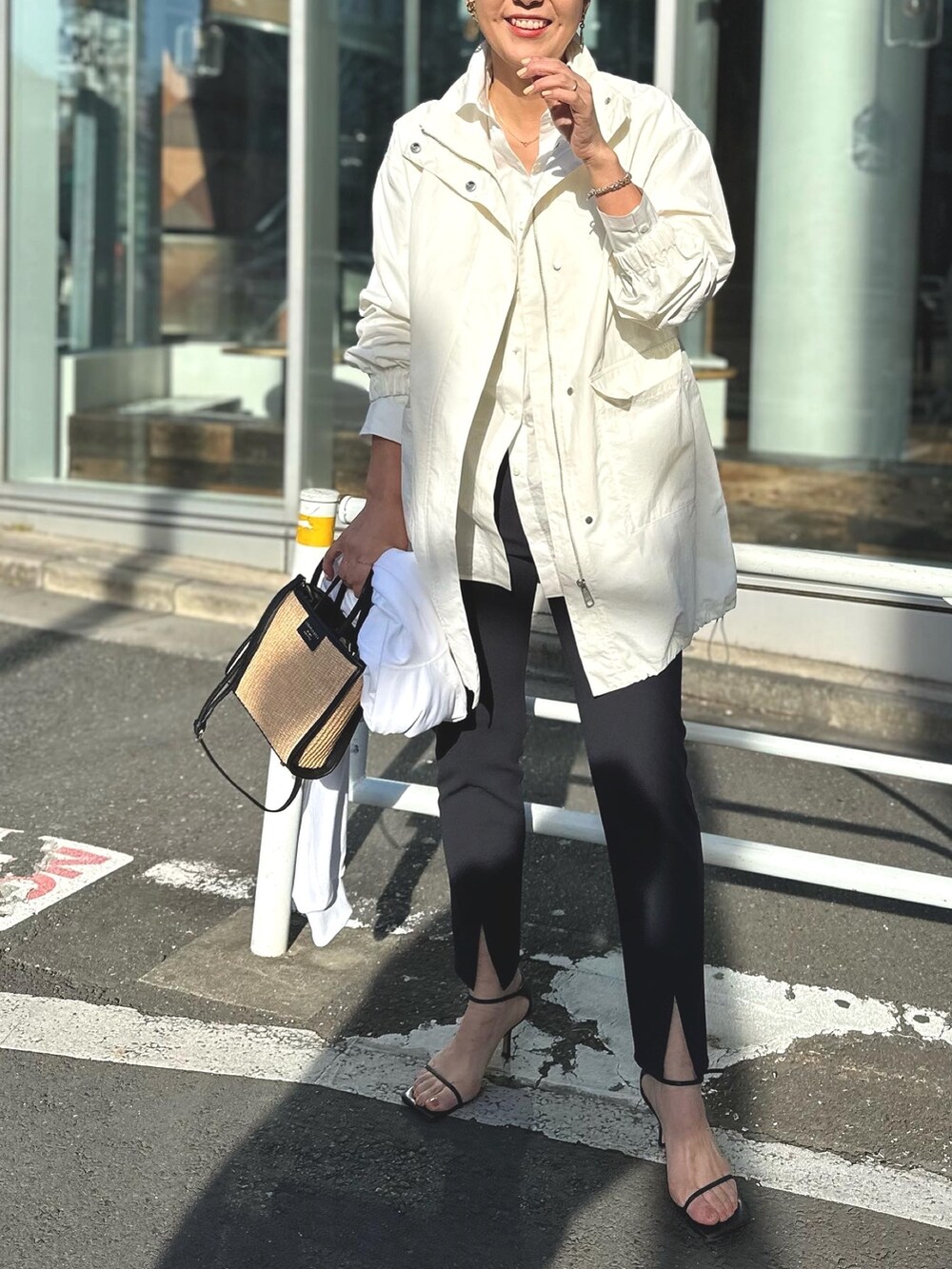 「きれいめカジュアル、大人カジュアル、春、春カラー、休日コーデ、ストリート、高身長コーデ、スポーツミックス、モノトーン」｜「NOLLEY’Sのタッサー撥水スタンドコート（その他アウター、ホワイト系）」を使った、nol matsubaさん（レディース・167cm）の冬コーディネートの4枚目の写真