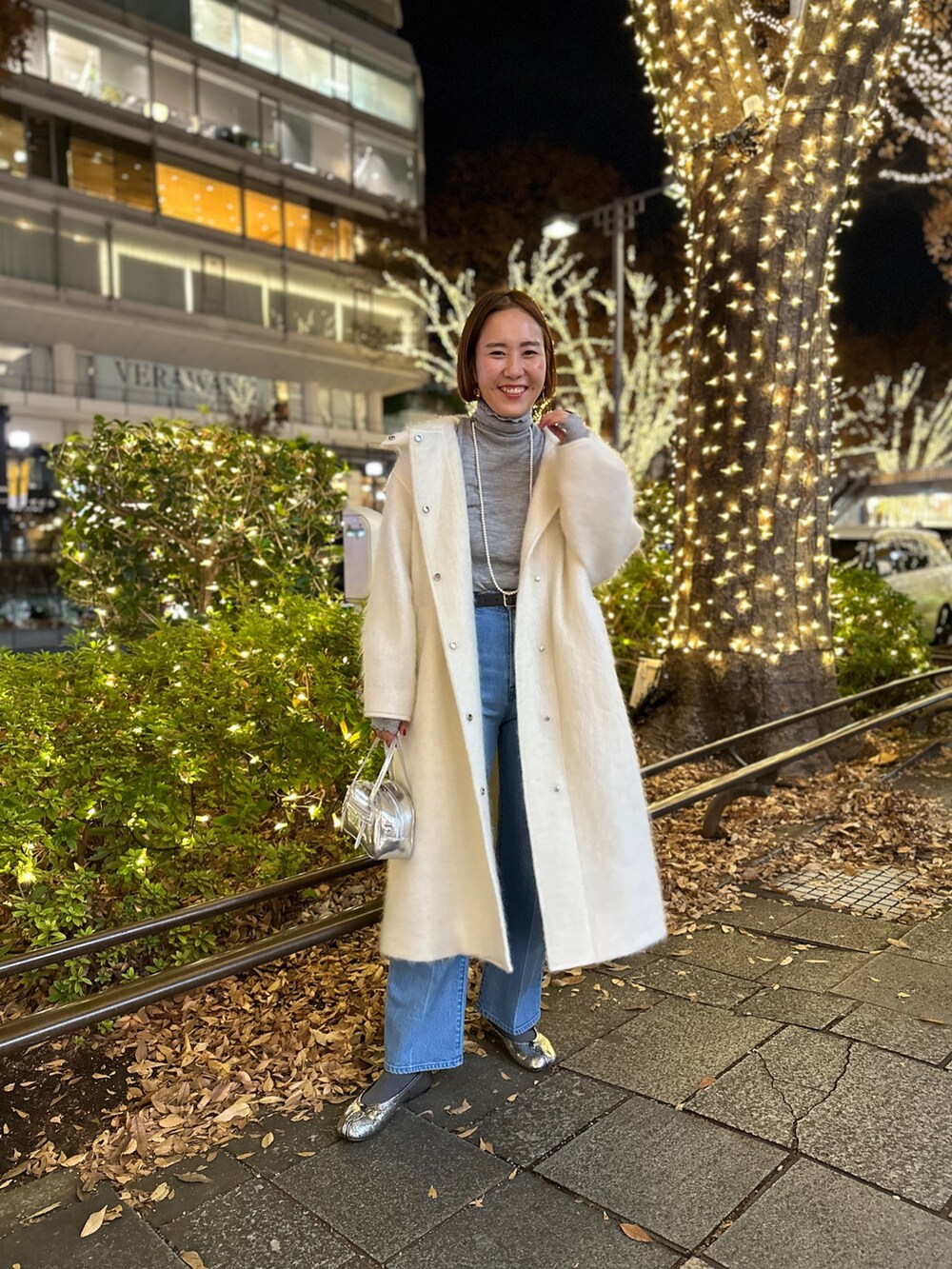 「冬アウター、冬のコーデ、シンプルコーデ、オトナカワイイ、おでかけコーデ、高身長コーデ、休日スタイル、ホワイトコーデ、お出かけコーデ」｜「NOLLEY’Sの◇【WEB限定】モヘヤシャギーPREMIUMフーデットコート（その他アウター、ホワイト系）」を使った、nol matsubaさん（レディース・167cm）の冬コーディネートの4枚目の写真