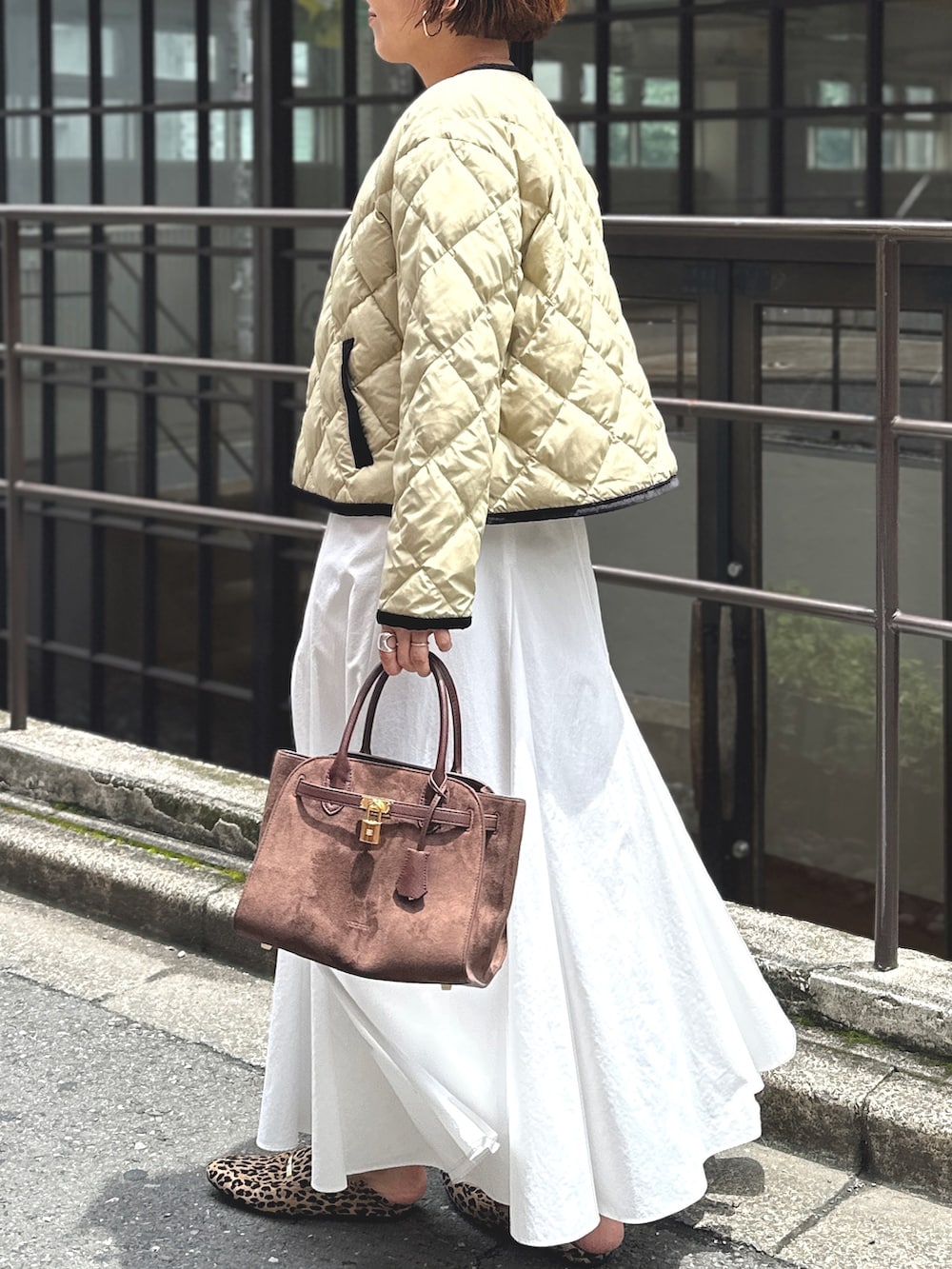 「NOLLEY’Sの【追加】《オールシーズン対応》ウォッシャブルヴィンテージタフタマチ入りマキシスカート（スカート、ホワイト系）」を使った、nol matsubaさん（骨格ナチュラル・レディース・167cm）の夏コーディネートの7枚目の写真