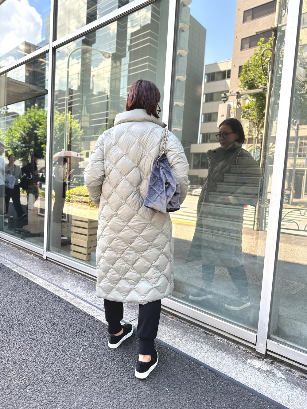 「淡色コーデ、オトナ女子、楽チンコーデ、カジュアルコーデ、秋冬コーデ、大人女子、休日スタイル」｜「NOLLEY’Sの◇【WEB限定】ロゴインターシャ2WAYクルーネックカーディガン（カーディガン/ボレロ、ホワイト系）」を使った、nol matsubaさん（レディース・167cm）の夏コーディネートの9枚目の写真