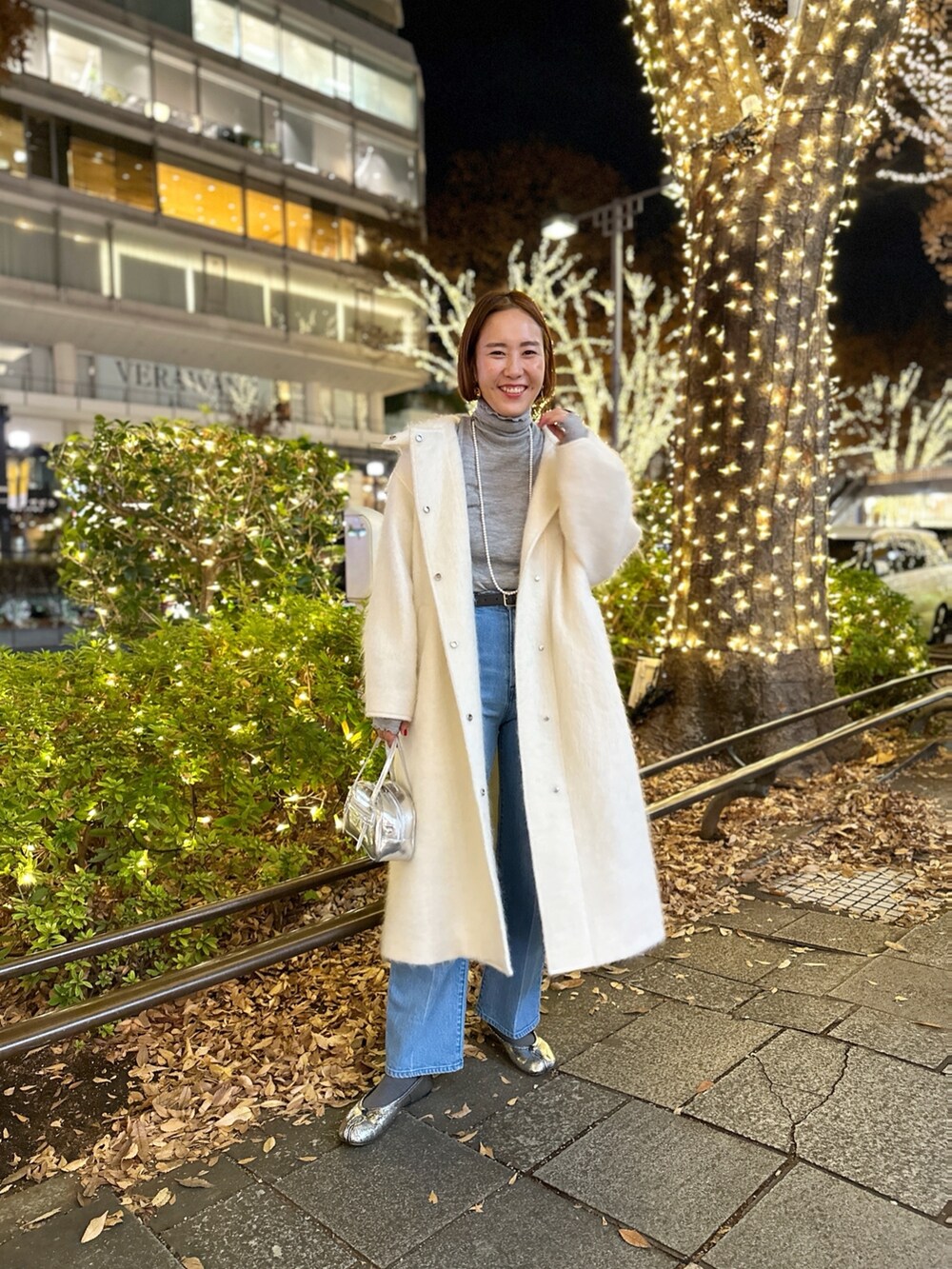 「冬アウター、冬のコーデ、シンプルコーデ、オトナカワイイ、おでかけコーデ、高身長コーデ、休日スタイル、ホワイトコーデ、お出かけコーデ」｜「NOLLEY’Sの◇【WEB限定】モヘヤシャギーPREMIUMフーデットコート（その他アウター、ホワイト系）」を使った、nol matsubaさん（レディース・167cm）の冬コーディネートの2枚目の写真