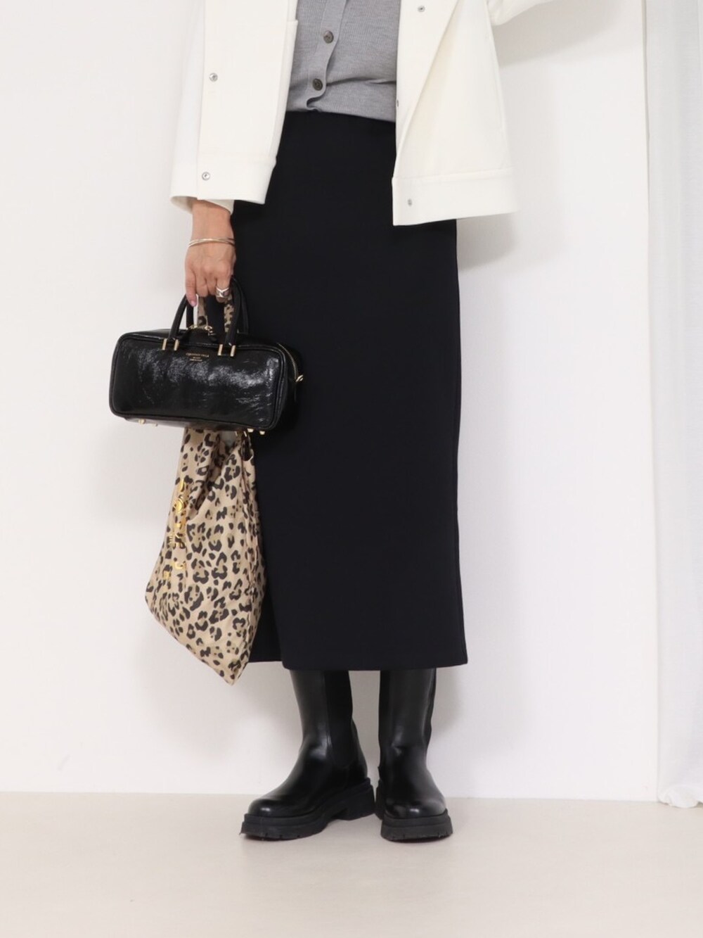 「ジップパーカー、お出かけコーデ、大人女子、大人かわいい、カジュアルスタイル、スニーカーコーデ、メガネ女子」｜「NOLLEY’Sのウォッシャブル エアボールフードブルゾン（ブルゾン、ホワイト系）」を使った、nol matsubaさん（骨格ナチュラル・レディース・167cm）の冬コーディネートの4枚目の写真