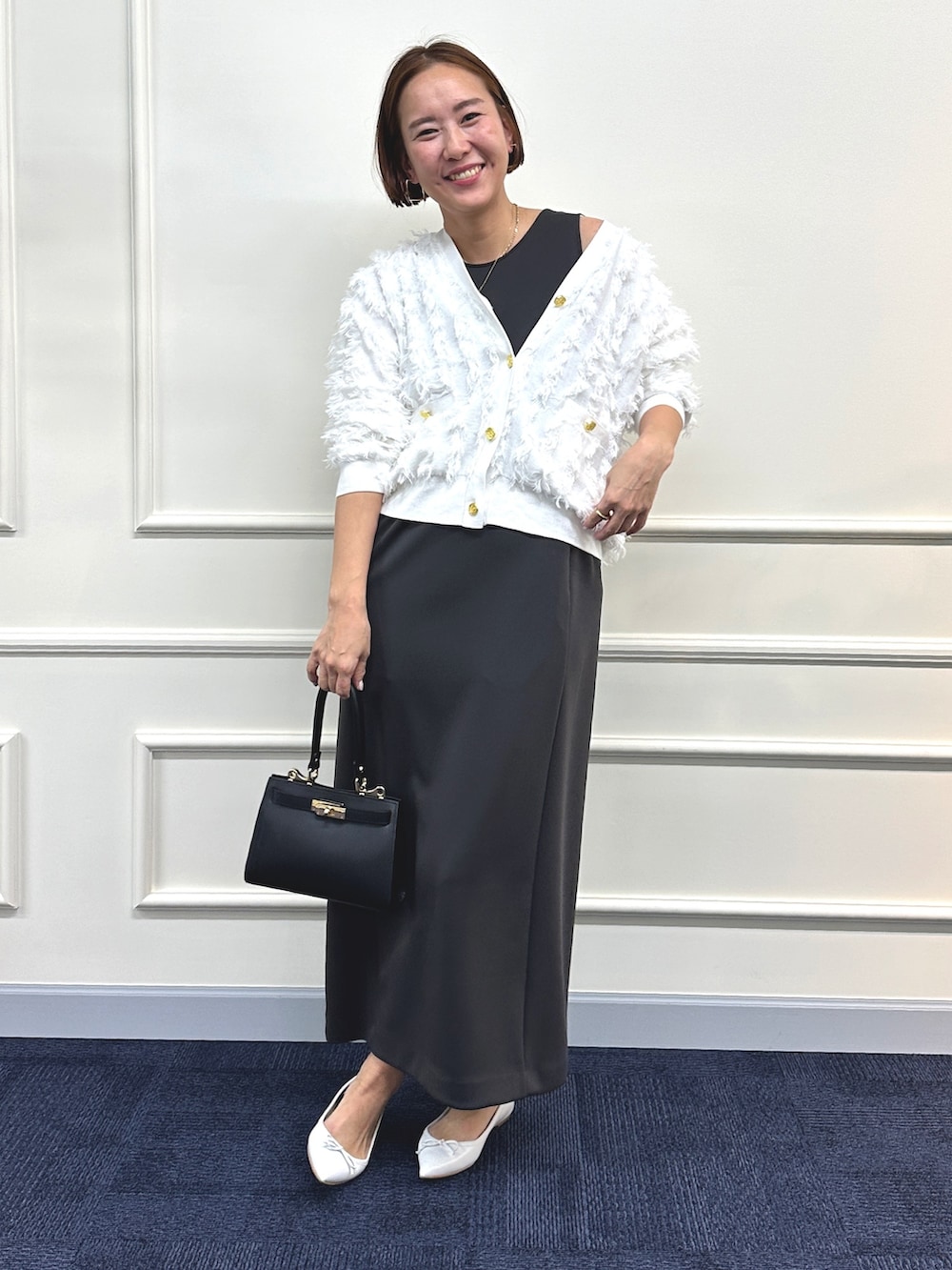 「お出かけコーデ、シンプルコーデ、春ファッション、ワンピース、モノトーンコーデ」｜「NOLLEY’Sのウォッシャブルダンボール2WAYワンピース（ワンピース、グレー系）」を使った、nol matsubaさん（レディース・167cm）の冬コーディネートの2枚目の写真