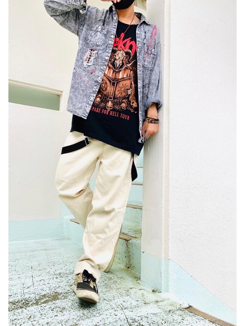 「ハンドメイド、グランジ、90s、ロック、パンク、リメイク」｜「rompサイトフォローリンクのアイテム（その他、その他）」を使った、tamtamrompさん（メンズ・170cm）の夏コーディネートの2枚目の写真