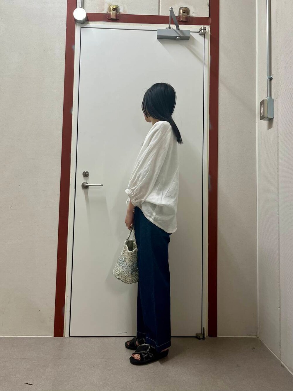 「newarrival、doors」｜「FORK&SPOONのFORK&SPOON　綿麻デニムパンツ（デニムパンツ、ブルー系）」を使った、pyonさん（レディース・161cm）の春コーディネートの2枚目の写真