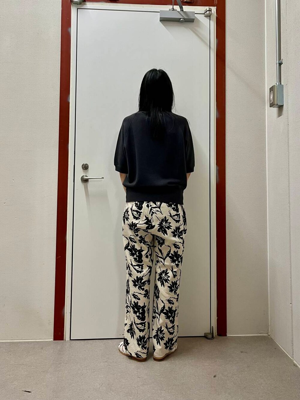 「かぐれ、newarrival、doors」｜「URBAN RESEARCH DOORSのグルカサンダル（サンダル、ホワイト系）」を使った、pyonさん（レディース・161cm）の春コーディネートの3枚目の写真