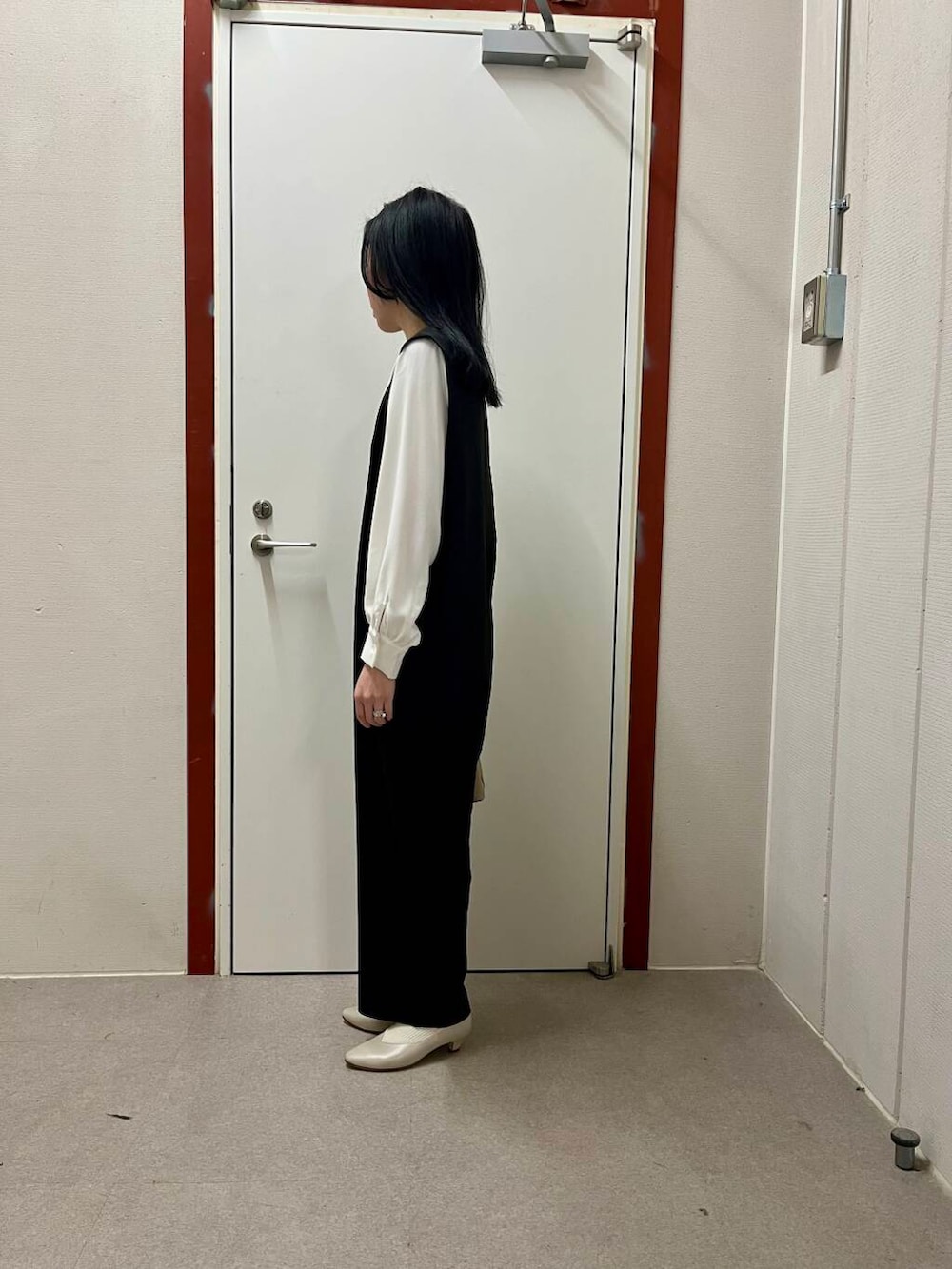 「パンツ、入学式、卒業式、セレモニースタイル、newarrival、doors」｜「URBAN RESEARCH DOORSのフロントギャザーブラウス（シャツ/ブラウス、ホワイト系）」を使った、pyonさん（レディース・161cm）の冬コーディネートの2枚目の写真