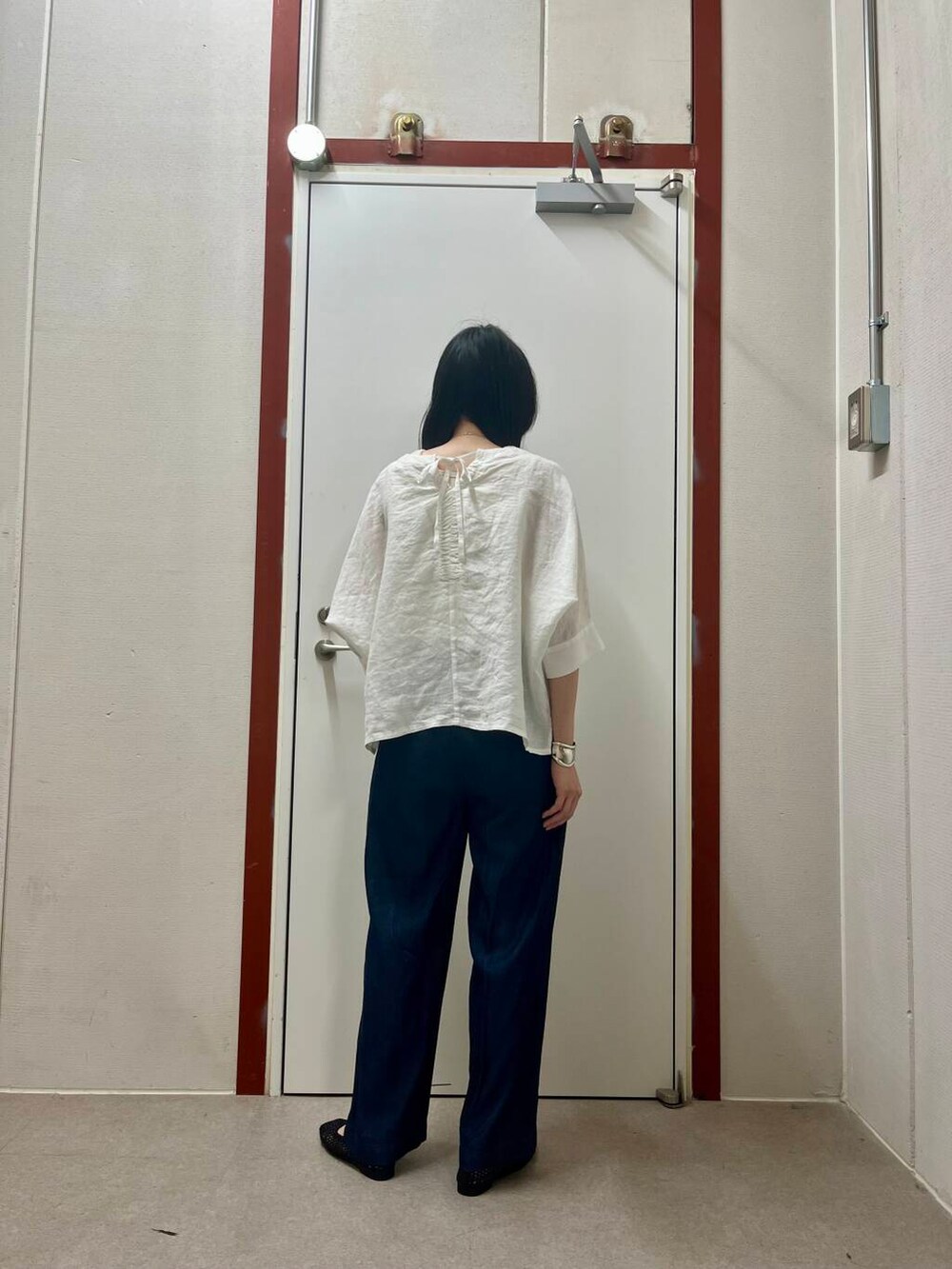 「リネン、newarrival、doors」｜「RODE SKOの『MADE IN JAPAN』スクエアメッシュフラットシューズ（パンプス、ブラック系）」を使った、pyonさん（レディース・161cm）の春コーディネートの3枚目の写真