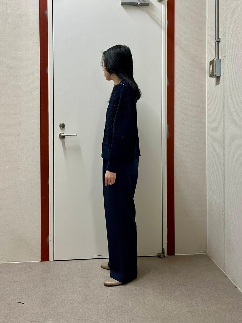 「newarrival、doors」｜「URBAN RESEARCH DOORSのVカットパンプス（パンプス、グレー系）」を使った、pyonさん（レディース・161cm）の春コーディネートの2枚目の写真