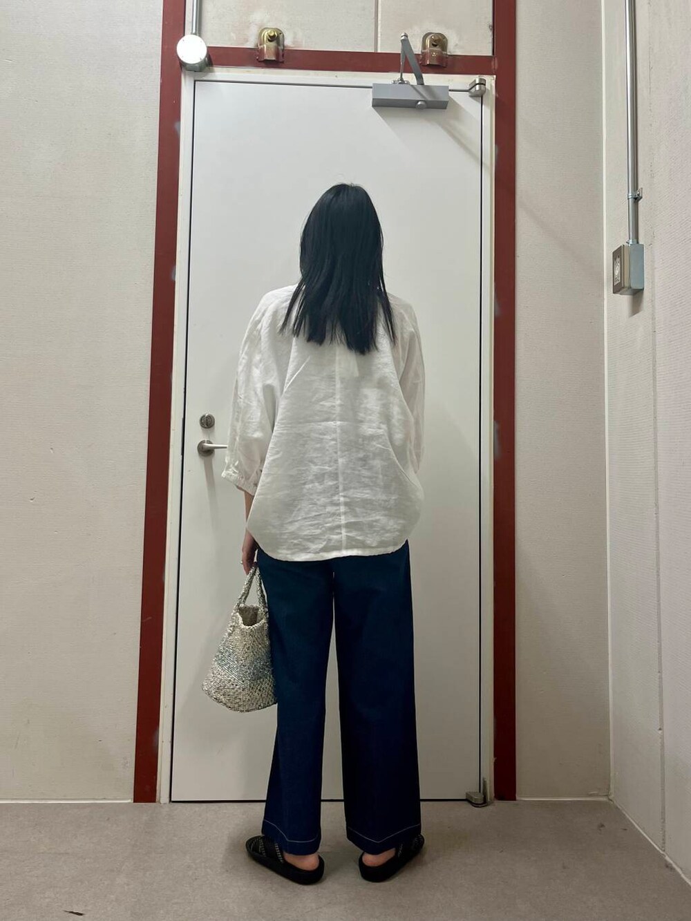 「newarrival、doors」｜「FORK&SPOONのFORK&SPOON　綿麻デニムパンツ（デニムパンツ、ブルー系）」を使った、pyonさん（レディース・161cm）の春コーディネートの3枚目の写真
