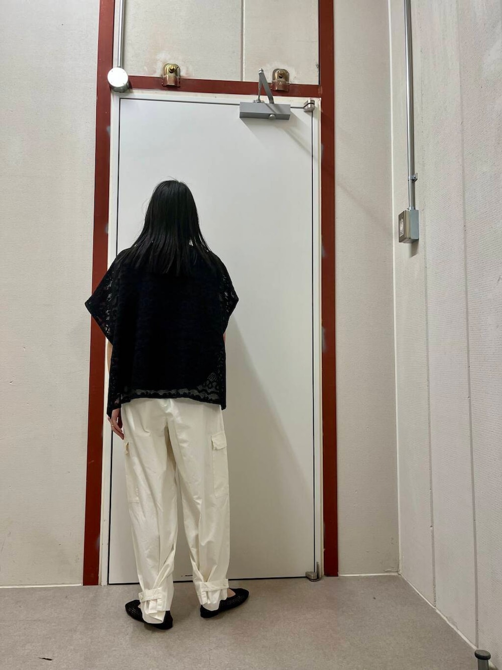 「かぐれ、newarrival」｜「かぐれのユーティリティーイージーパンツ（その他パンツ、ホワイト系）」を使った、pyonさん（レディース・161cm）の夏コーディネートの4枚目の写真