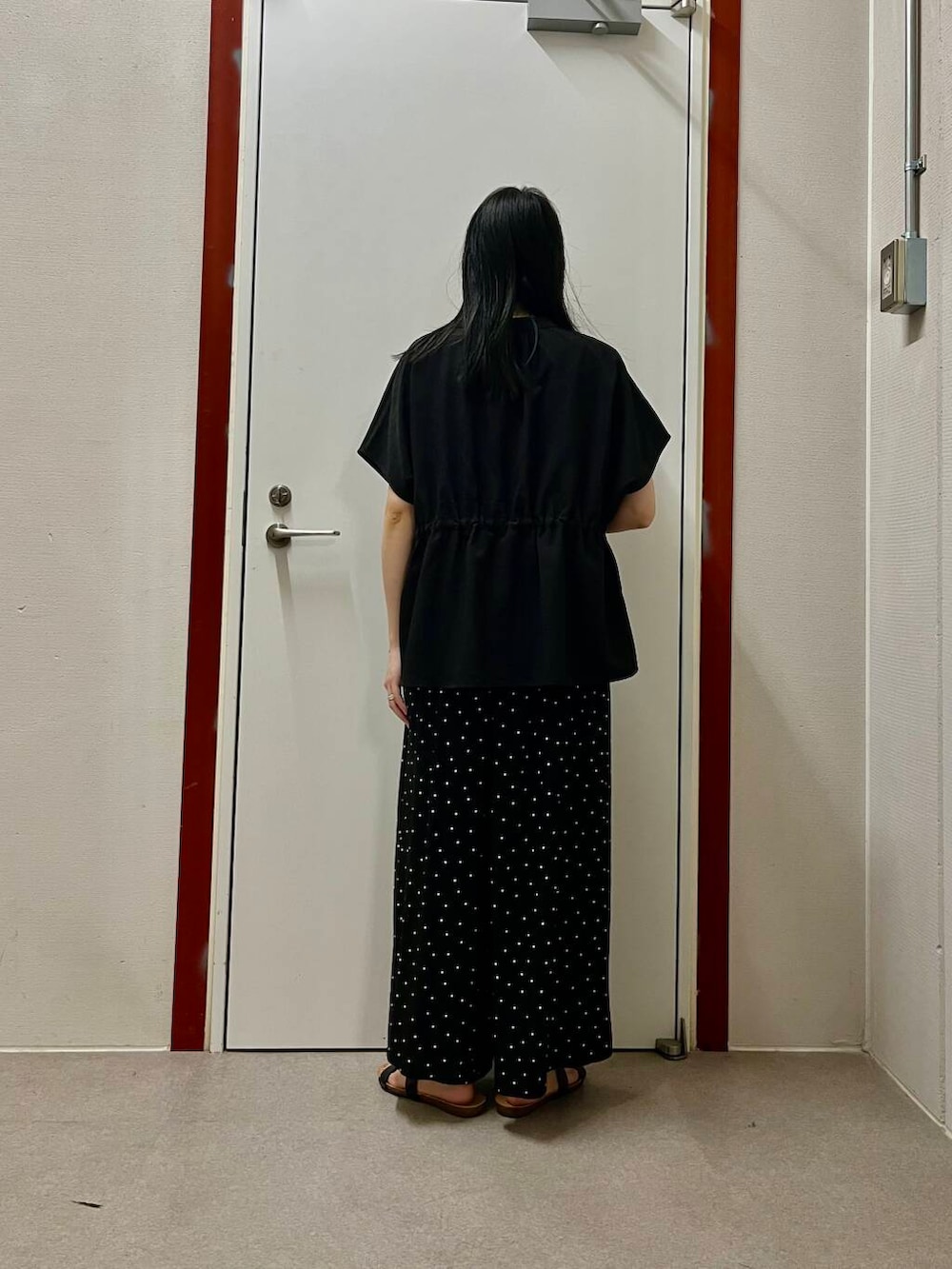 「かぐれ、newarrival、doors」｜「かぐれのドットギャザーパンツ（その他パンツ、ブラック系）」を使った、pyonさん（レディース・161cm）の夏コーディネートの3枚目の写真
