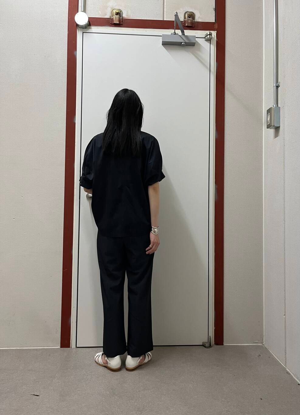 「newarrival、doors、サマシェア」｜「URBAN RESEARCH DOORSのグルカサンダル（サンダル、ホワイト系）」を使った、pyonさん（レディース・161cm）の春コーディネートの3枚目の写真