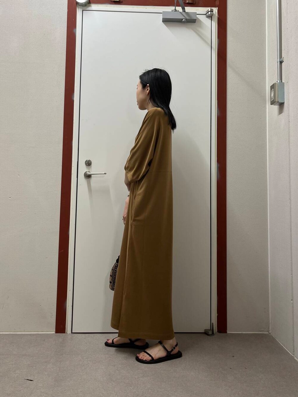 「ワンピース、newarrival」｜「CORSO ROMA，9のCORSO ROMA, 9　STRAP SANDAL（サンダル、ブラック系）」を使った、pyonさん（レディース・161cm）の夏コーディネートの2枚目の写真