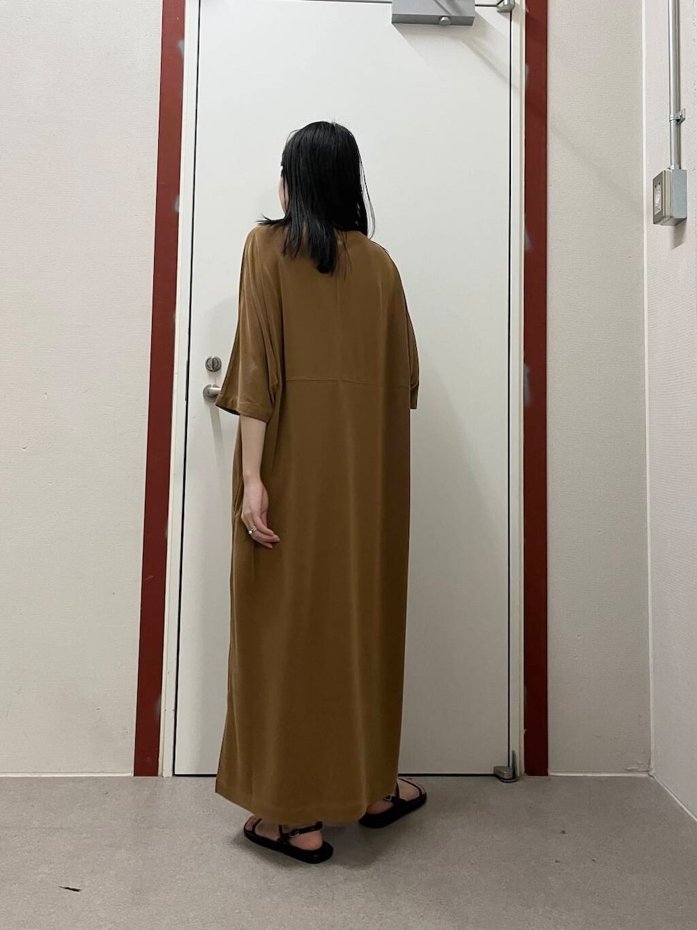 「ワンピース、newarrival」｜「CORSO ROMA，9のCORSO ROMA, 9　STRAP SANDAL（サンダル、ブラック系）」を使った、pyonさん（レディース・161cm）の夏コーディネートの3枚目の写真