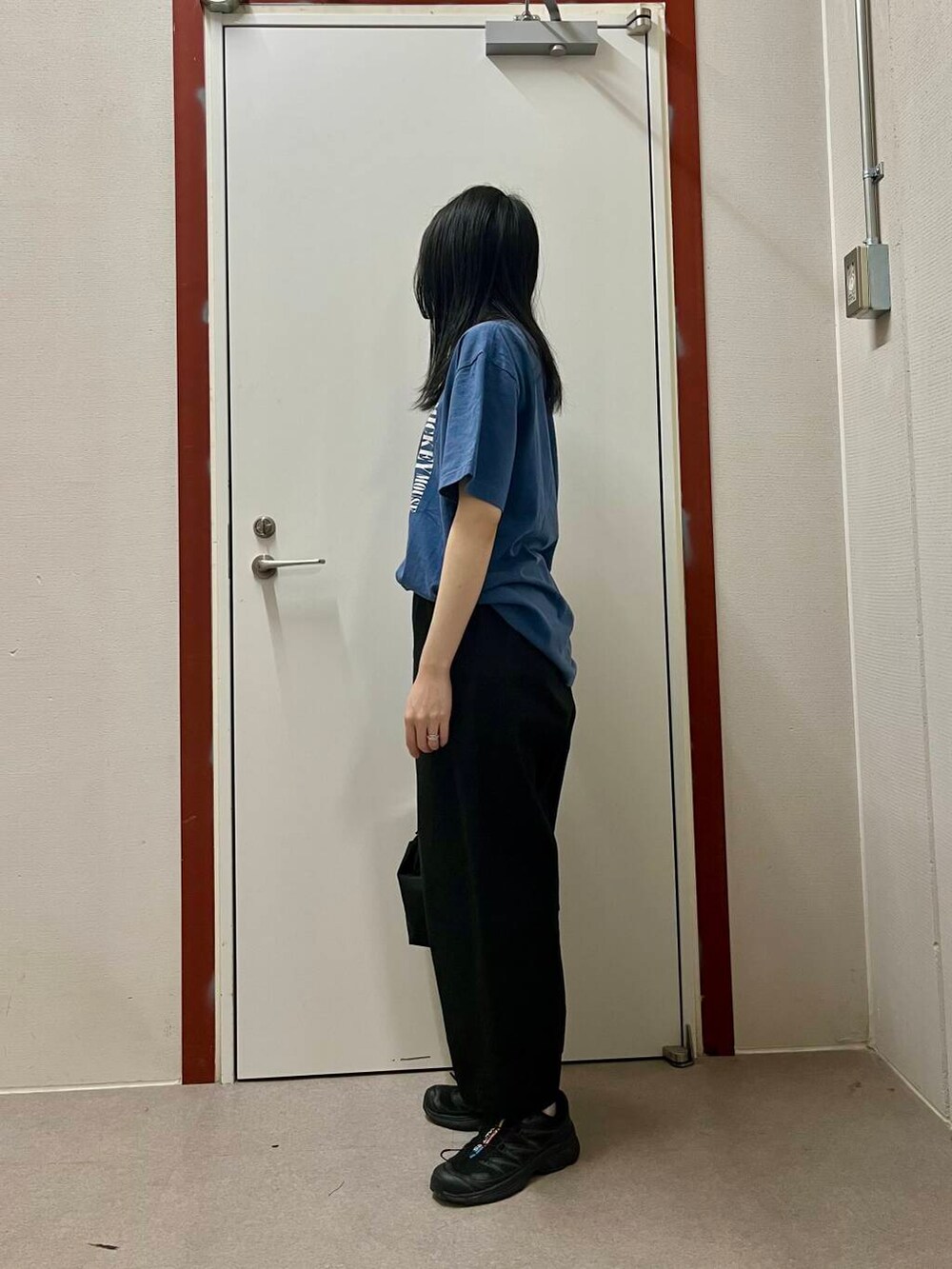 「かぐれ、newarrival、doors」｜「URBAN RESEARCH DOORSのウォッシャブルミニショルダーバッグ（ショルダーバッグ、ブラック系）」を使った、pyonさん（レディース・161cm）の春コーディネートの2枚目の写真