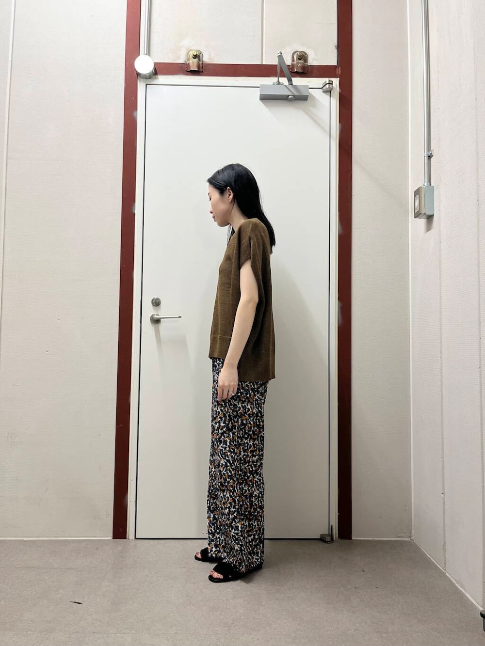 「newarrival、doors」｜「URBAN RESEARCH DOORSの『一部WEB限定カラー』セパレートフラットサンダル（サンダル、ブラック系）」を使った、pyonさん（レディース・161cm）の夏コーディネートの2枚目の写真