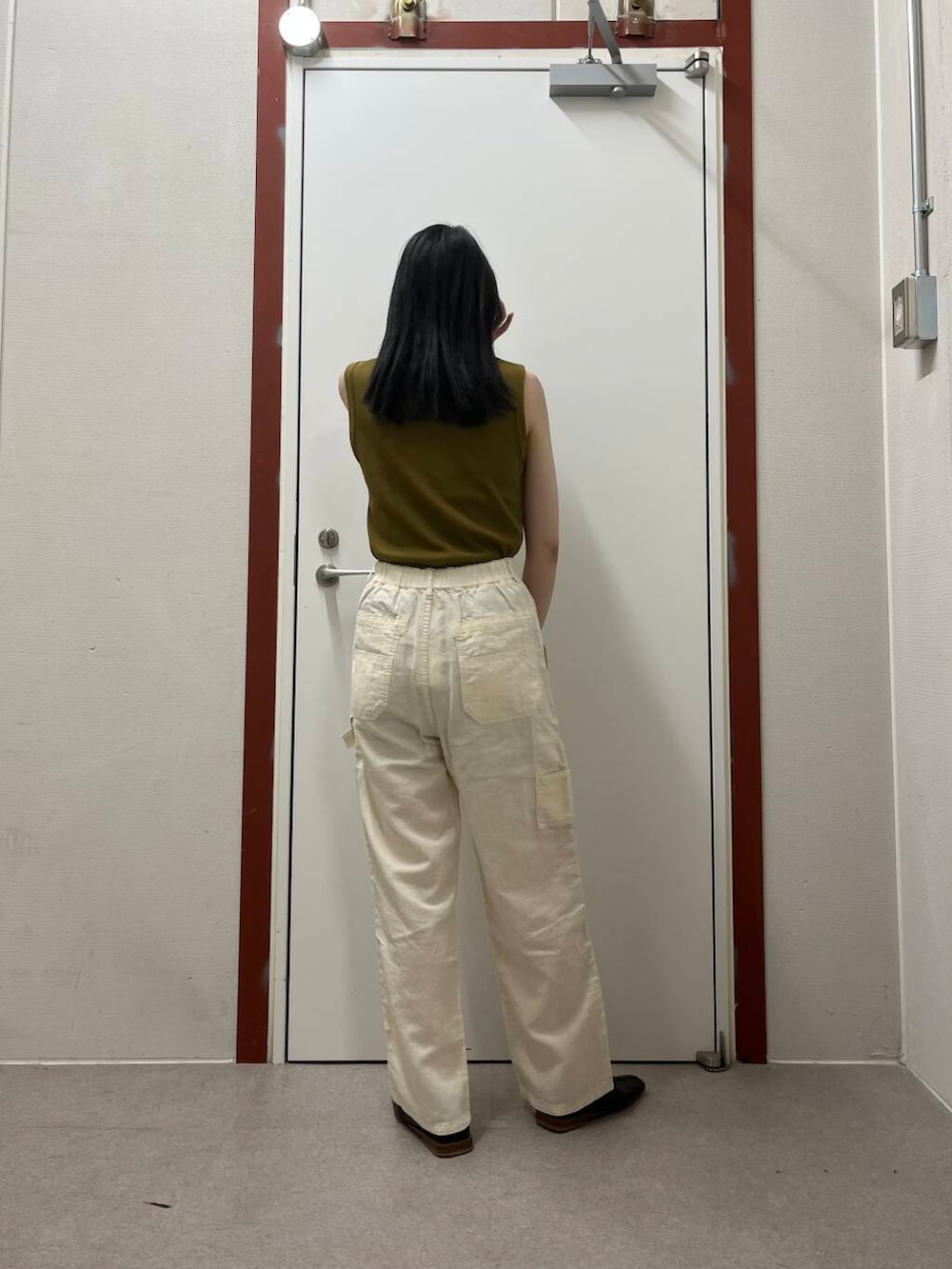 「doors、私が選ぶセールアイテム25ss」｜「URBAN RESEARCH DOORSの製品染めペインターパンツ（その他パンツ、ホワイト系）」を使った、pyonさん（レディース・161cm）の夏コーディネートの3枚目の写真