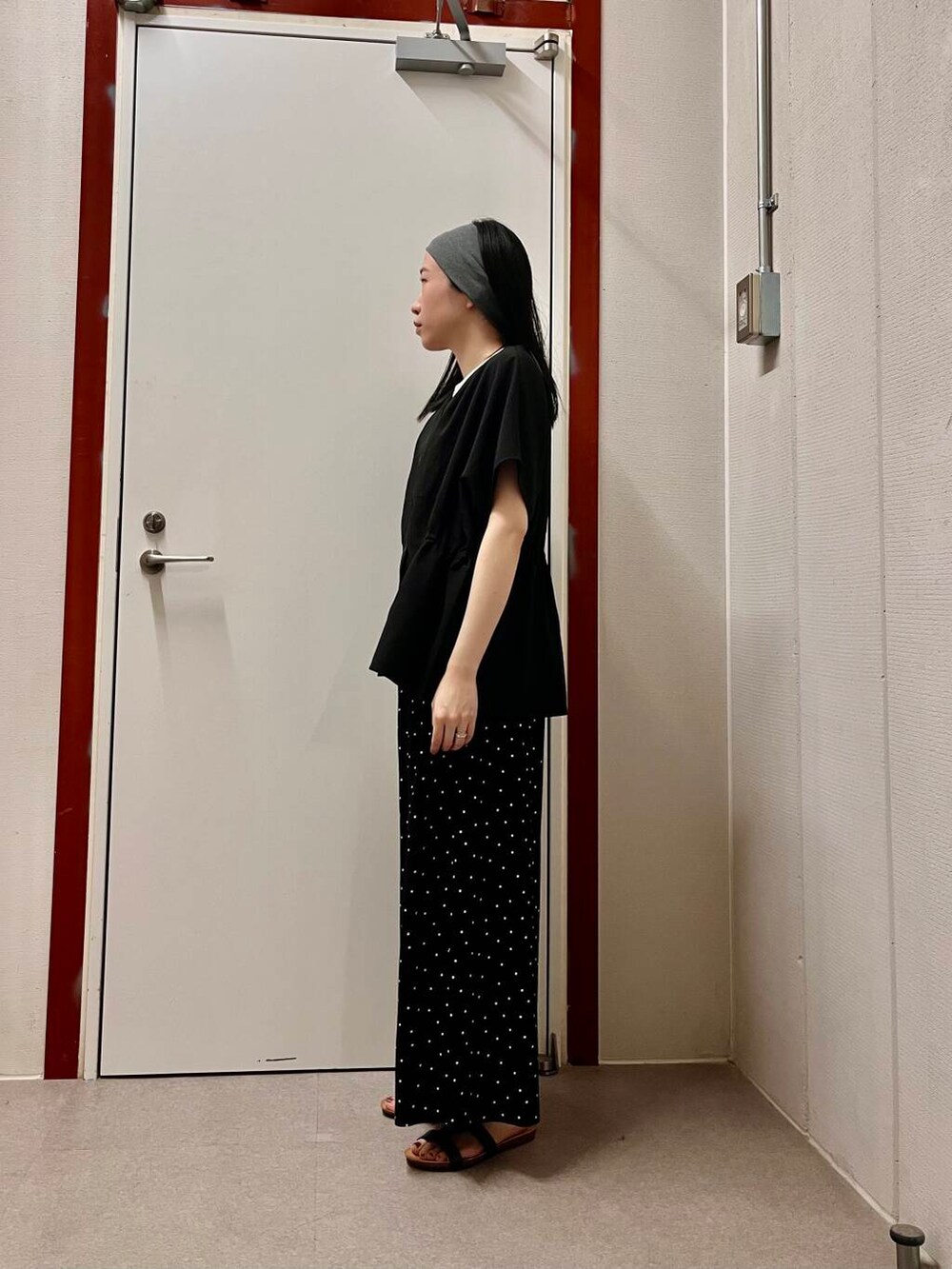 「かぐれ、newarrival、doors」｜「かぐれのドットギャザーパンツ（その他パンツ、ブラック系）」を使った、pyonさん（レディース・161cm）の夏コーディネートの2枚目の写真
