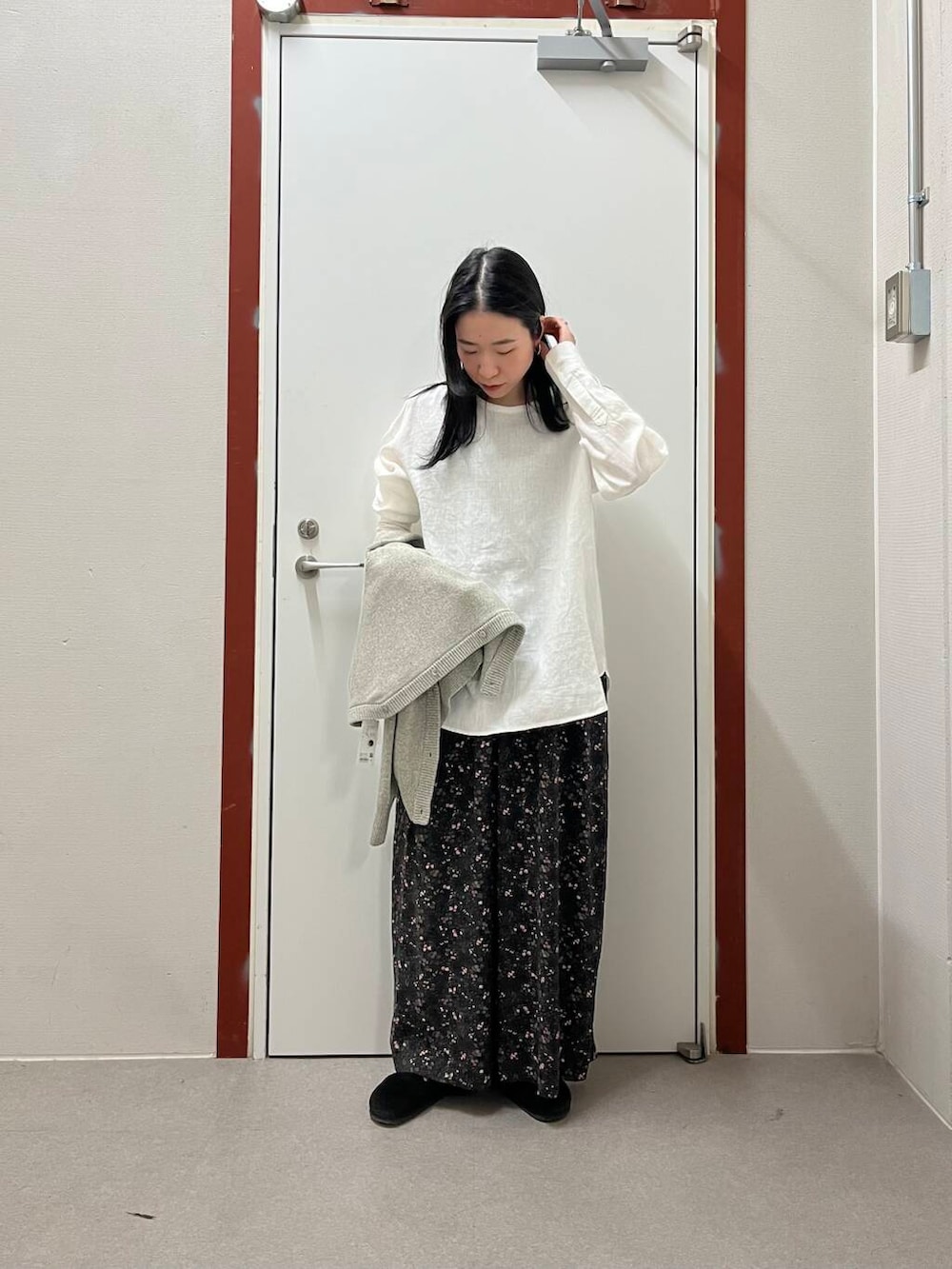 「かぐれ、newarrival」｜「かぐれのリネンクルーネックプルオーバー（シャツ/ブラウス、ホワイト系）」を使った、pyonさん（レディース・161cm）の春コーディネートの2枚目の写真