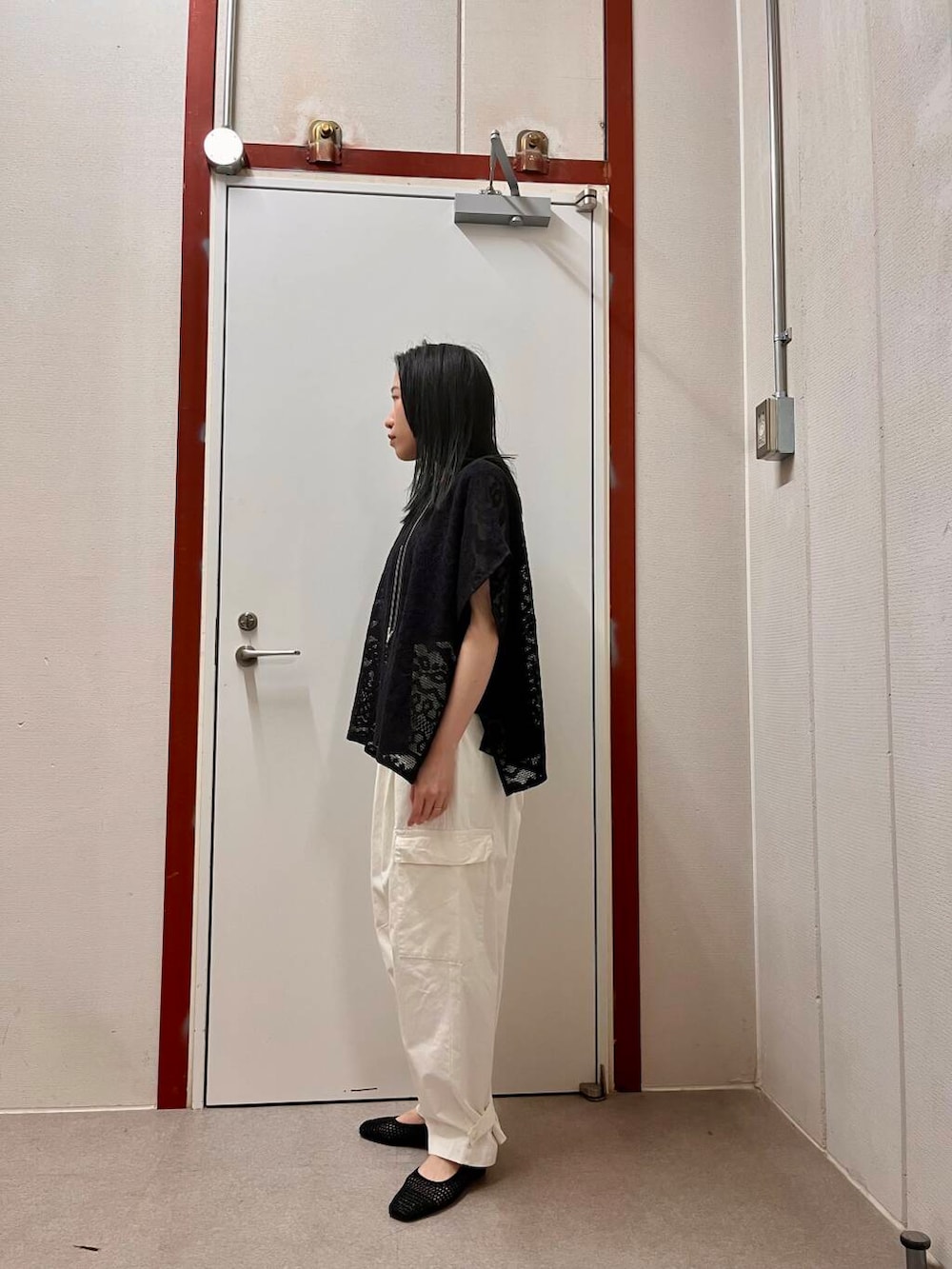 「かぐれ、newarrival」｜「かぐれのユーティリティーイージーパンツ（その他パンツ、ホワイト系）」を使った、pyonさん（レディース・161cm）の夏コーディネートの3枚目の写真