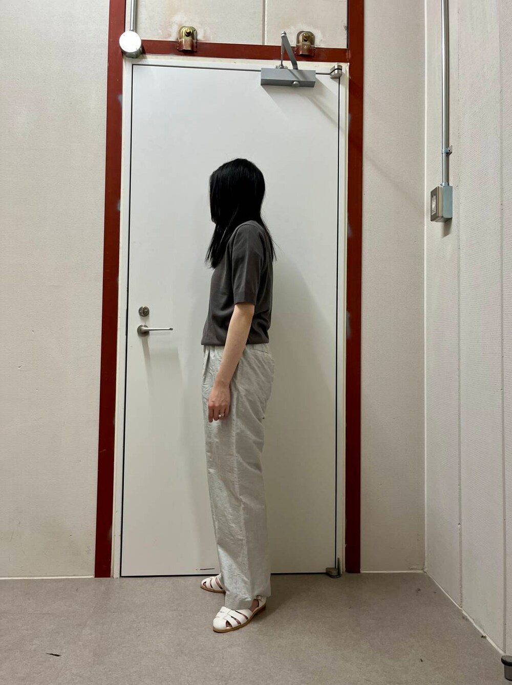 「FORK&SPOON、newarrival、doors」｜「URBAN RESEARCH DOORSのグルカサンダル（サンダル、ホワイト系）」を使った、pyonさん（レディース・161cm）の春コーディネートの2枚目の写真