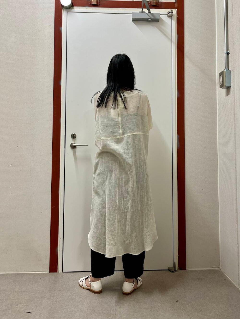 「かぐれ、newarrival、doors」｜「URBAN RESEARCH DOORSのグルカサンダル（サンダル、ホワイト系）」を使った、pyonさん（レディース・161cm）の春コーディネートの3枚目の写真