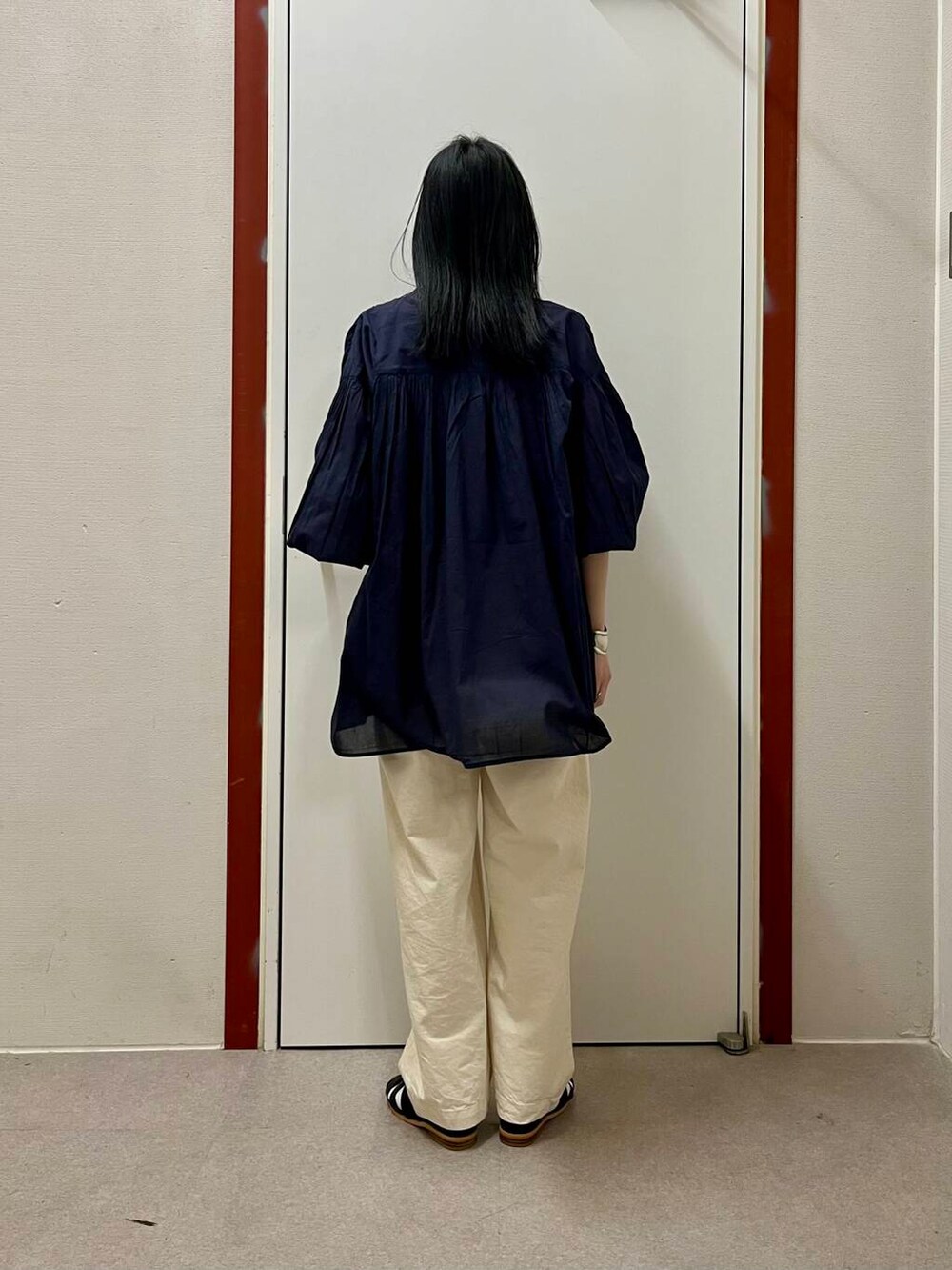 「かぐれ、newarrival、doors」｜「URBAN RESEARCH DOORSのグルカサンダル（サンダル、ブラック系）」を使った、pyonさん（レディース・161cm）の春コーディネートの3枚目の写真