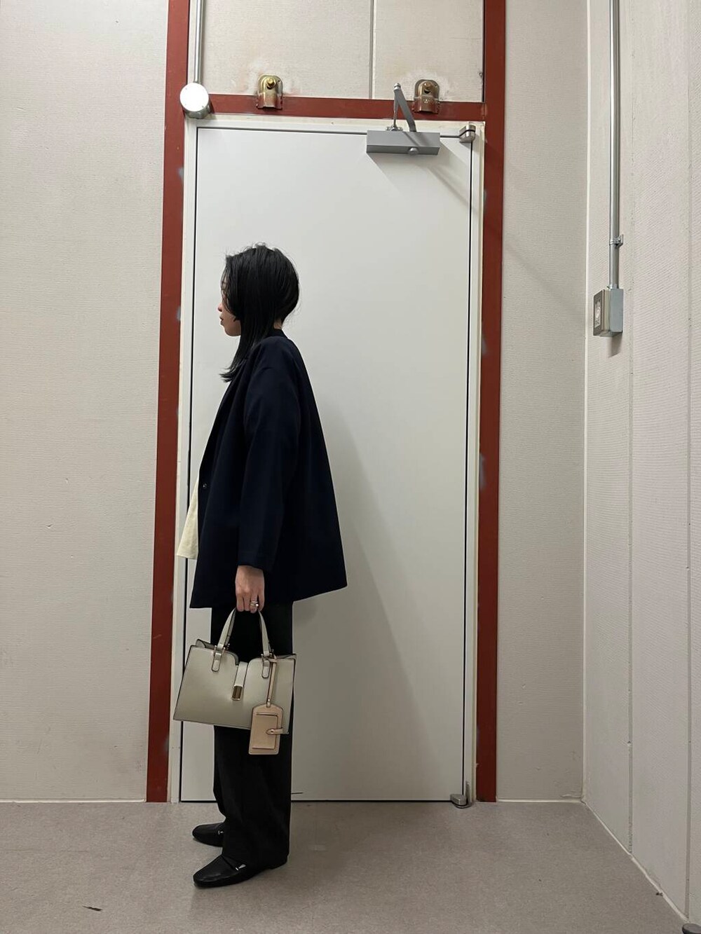 「ジャケット、入学式、卒業式、newarrival、doors、セレモニー」｜「RODE SKOの『MADE IN JAPAN』スクエアトゥプチメタルローファー（ローファー、ブラック系）」を使った、pyonさん（レディース・161cm）の冬コーディネートの3枚目の写真