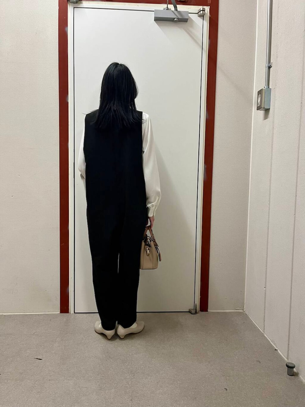 「パンツ、入学式、卒業式、セレモニースタイル、newarrival、doors」｜「URBAN RESEARCH DOORSのフロントギャザーブラウス（シャツ/ブラウス、ホワイト系）」を使った、pyonさん（レディース・161cm）の冬コーディネートの3枚目の写真