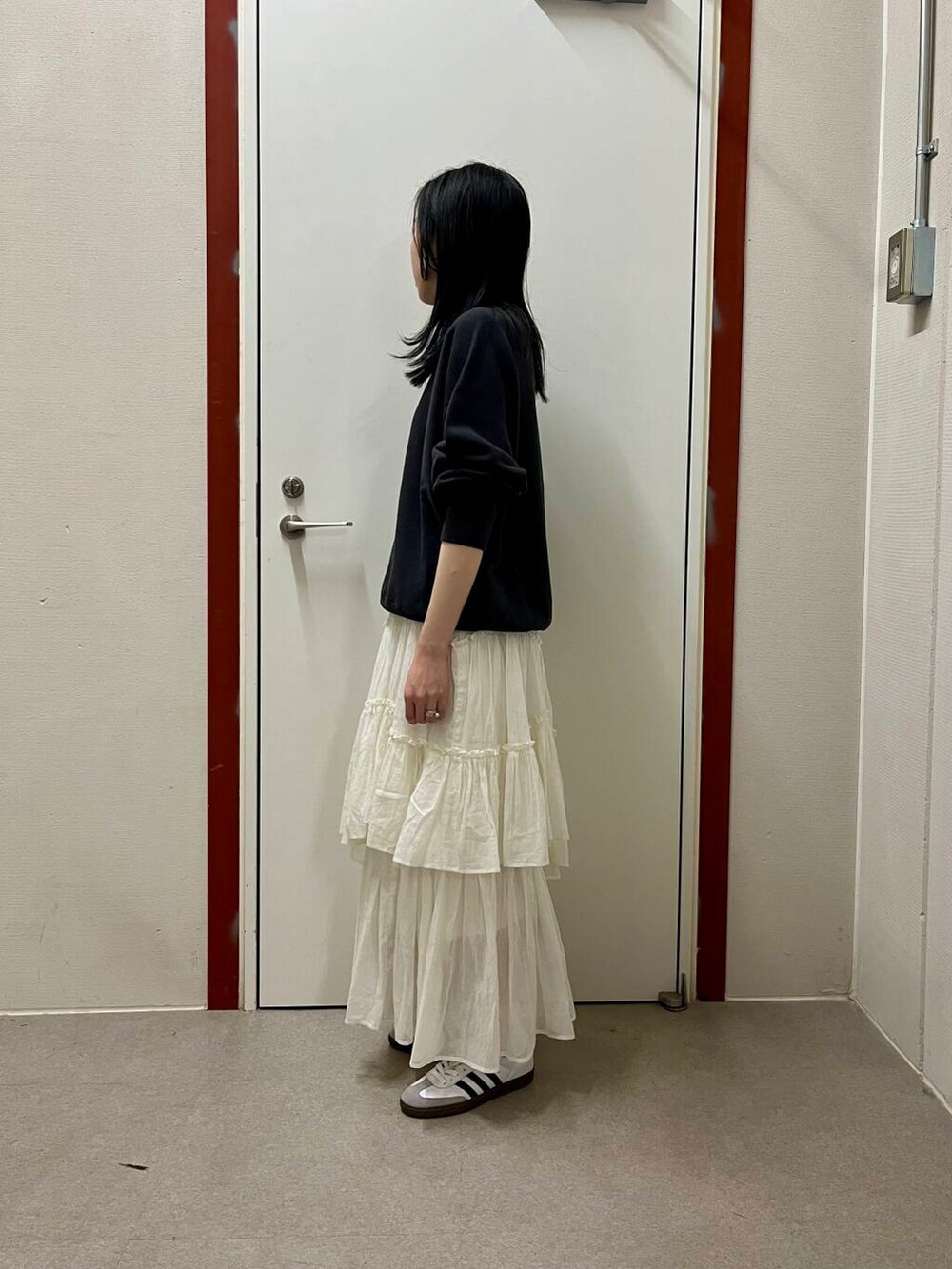 「かぐれ、newarrival、doors」｜「かぐれのコットンリヨセルスウェットプルオーバー（スウェット、グレー系）」を使った、pyonさん（レディース・161cm）の春コーディネートの2枚目の写真