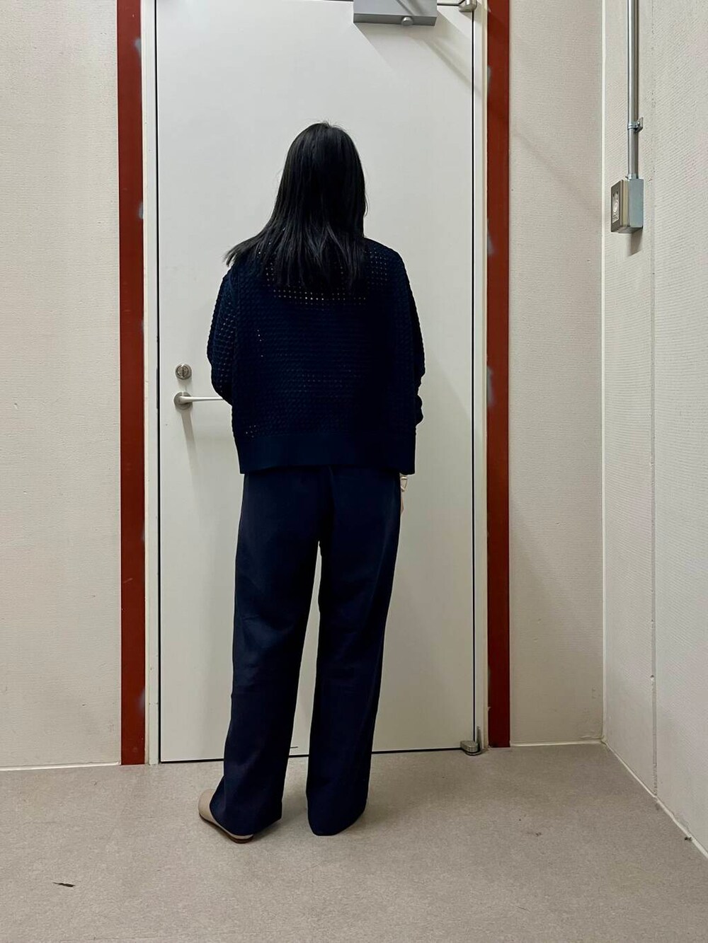 「newarrival、doors」｜「URBAN RESEARCH DOORSのVカットパンプス（パンプス、グレー系）」を使った、pyonさん（レディース・161cm）の春コーディネートの3枚目の写真